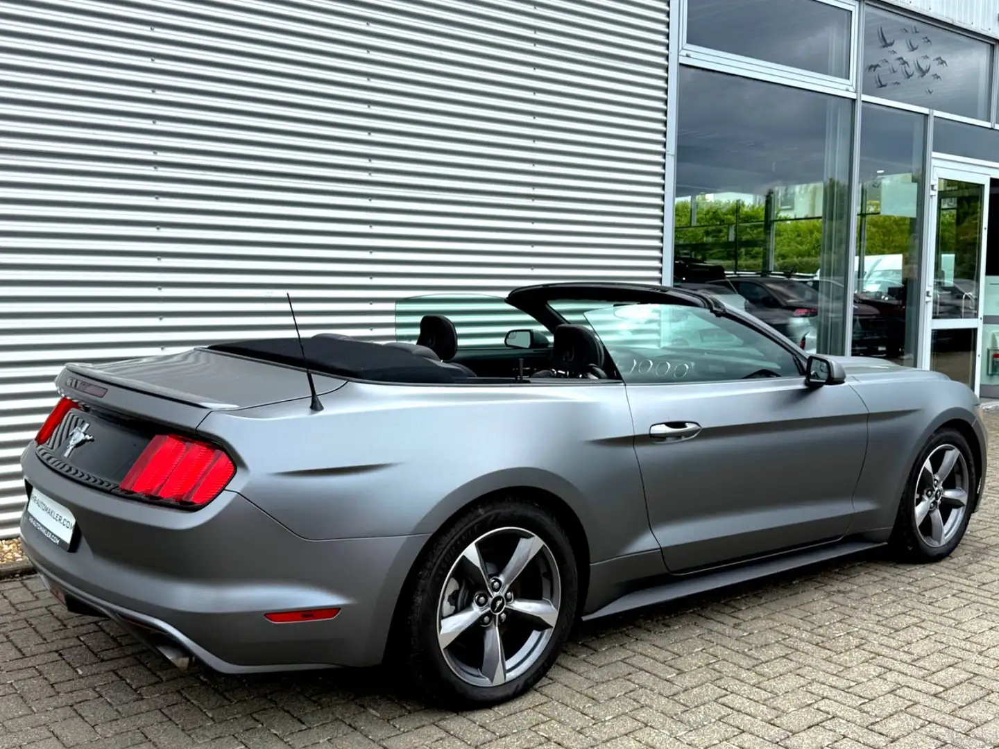 Ford Mustang Cabrio Grau - 2