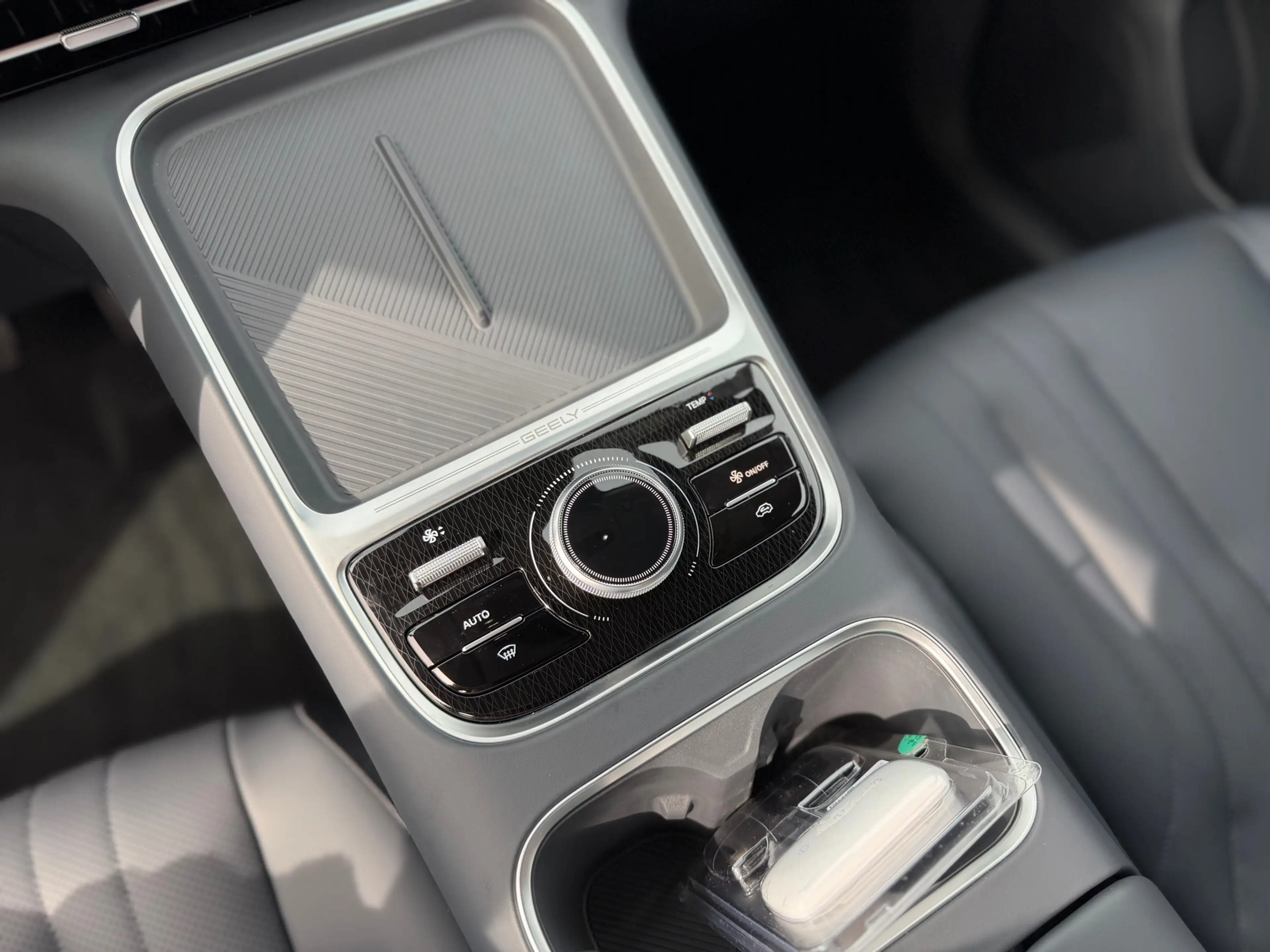 Geely Starray EM-i 1.5 Pro Plug-in Hybrid Automaat / NIEUW! / 360 Cam — photo 15