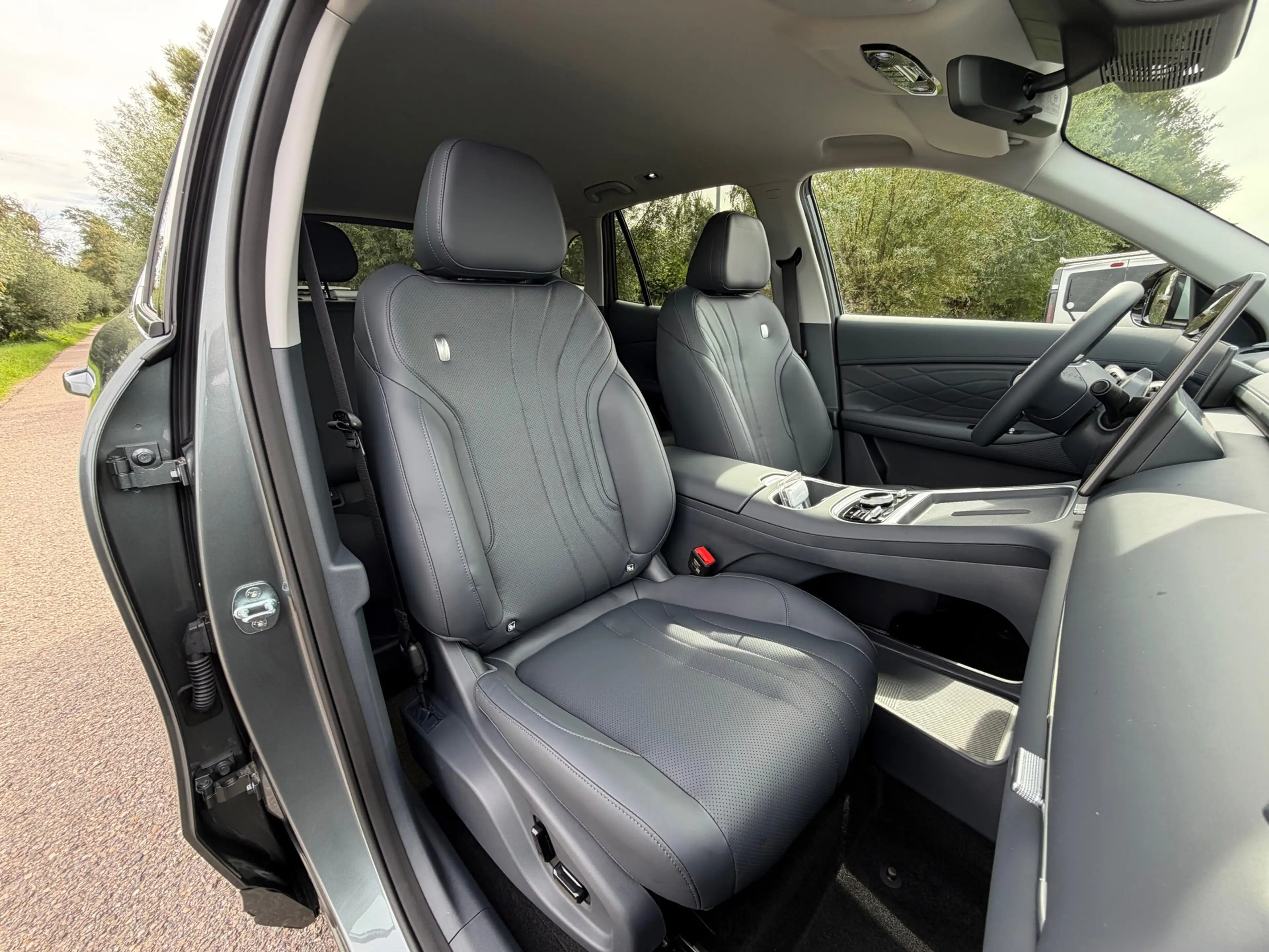 Geely Starray EM-i 1.5 Pro Plug-in Hybrid Automaat / NIEUW! / 360 Cam — photo 2