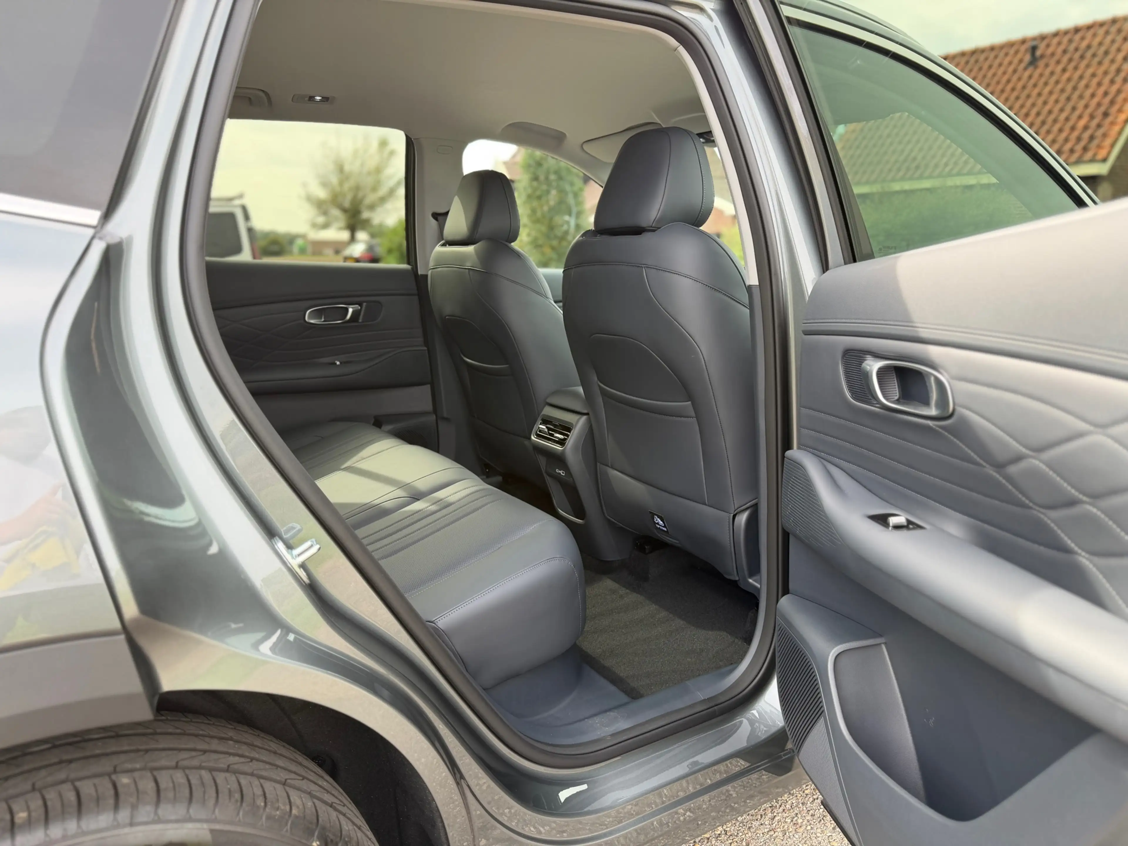 Geely Starray EM-i 1.5 Pro Plug-in Hybrid Automaat / NIEUW! / 360 Cam — photo 24