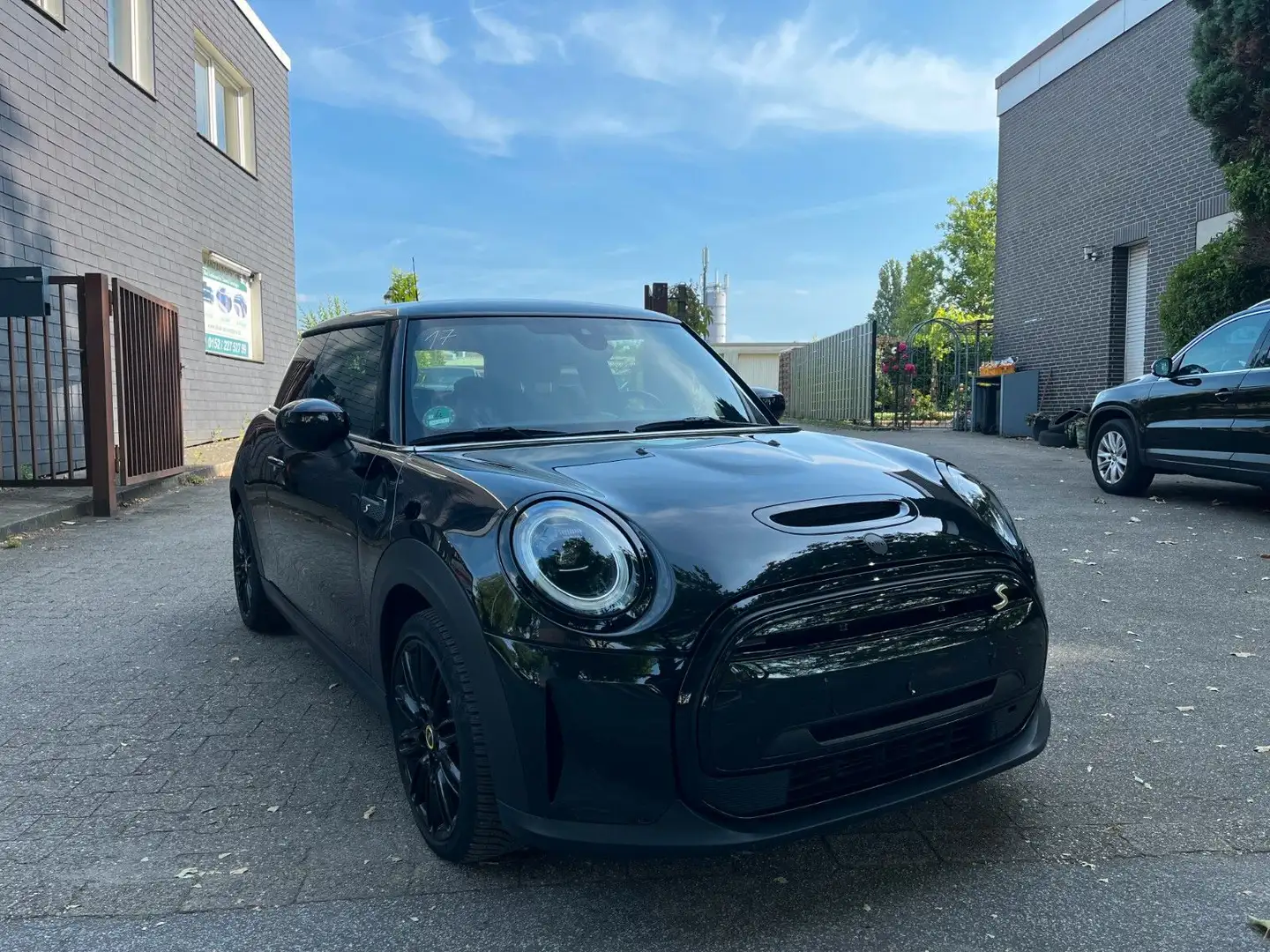 MINI Cooper SE Classic Trim PIANO LED NAVI Schwarz - 1