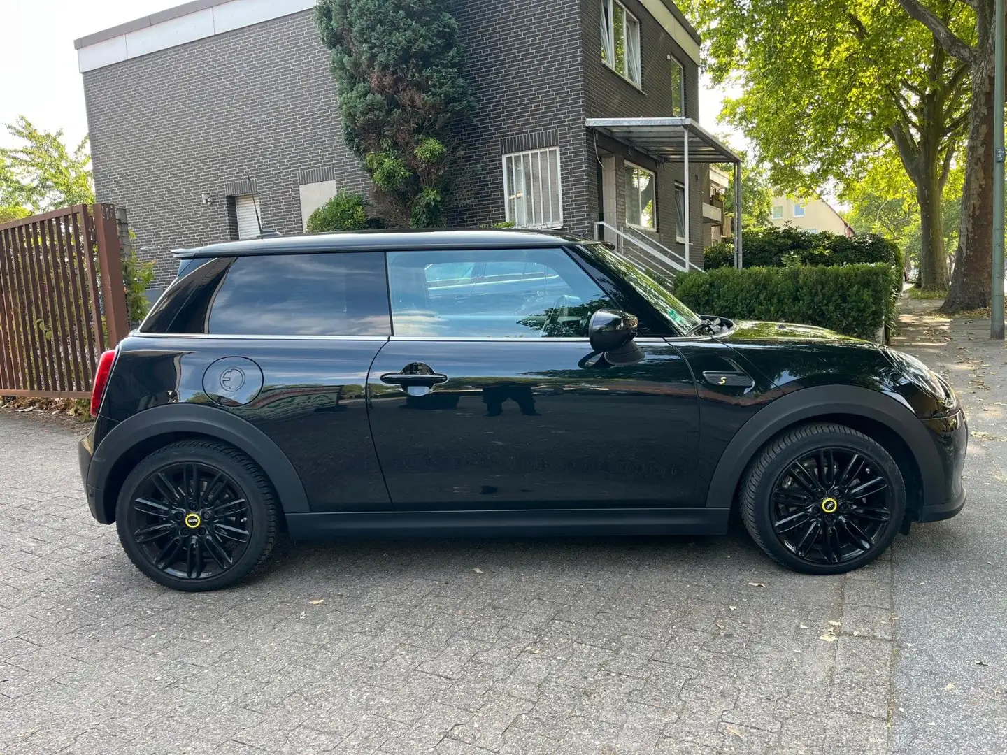 MINI Cooper SE Classic Trim PIANO LED NAVI Schwarz - 2