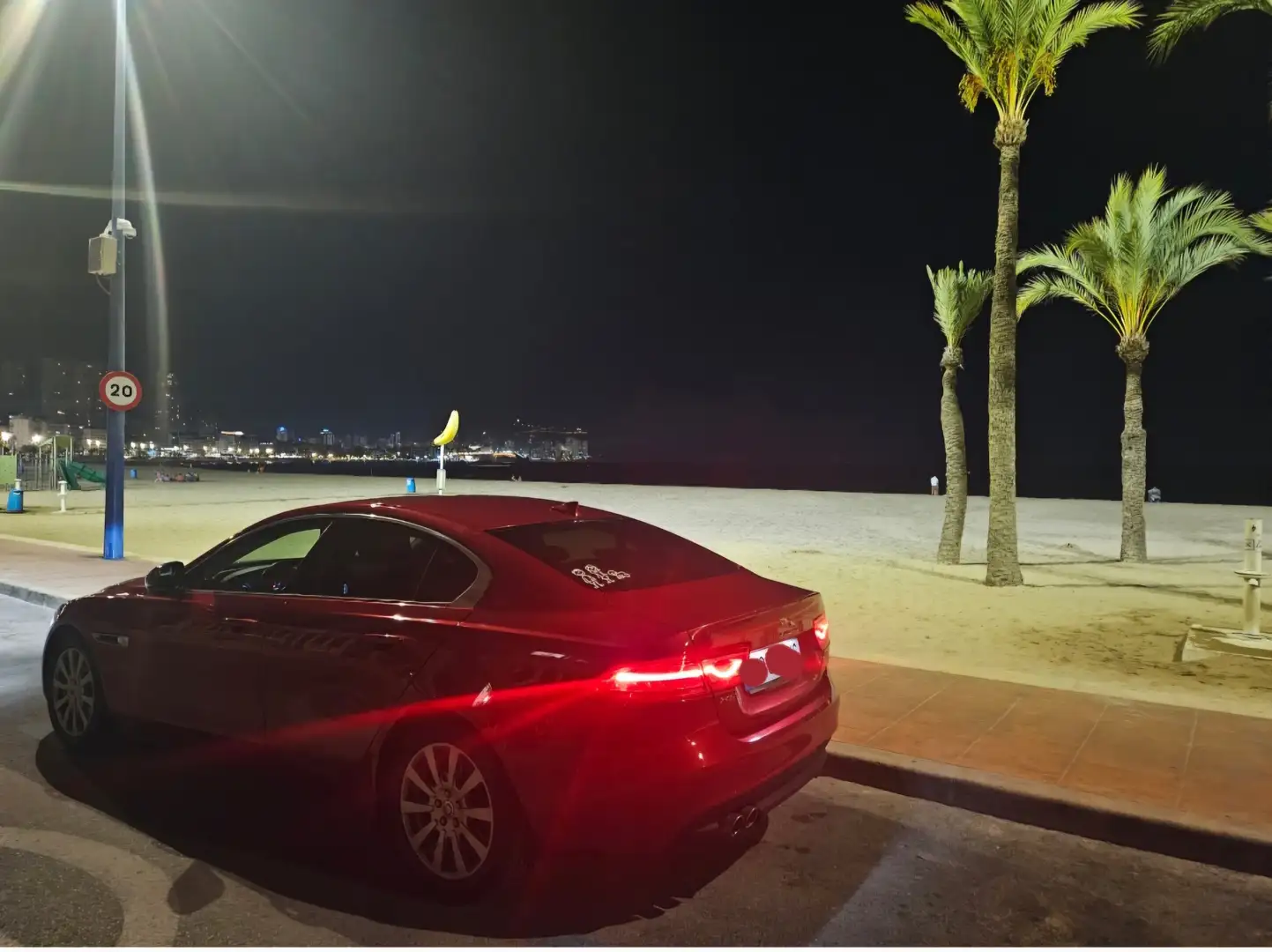 Jaguar XE 2.0 Diesel Pure Aut. 180 Rojo - 2