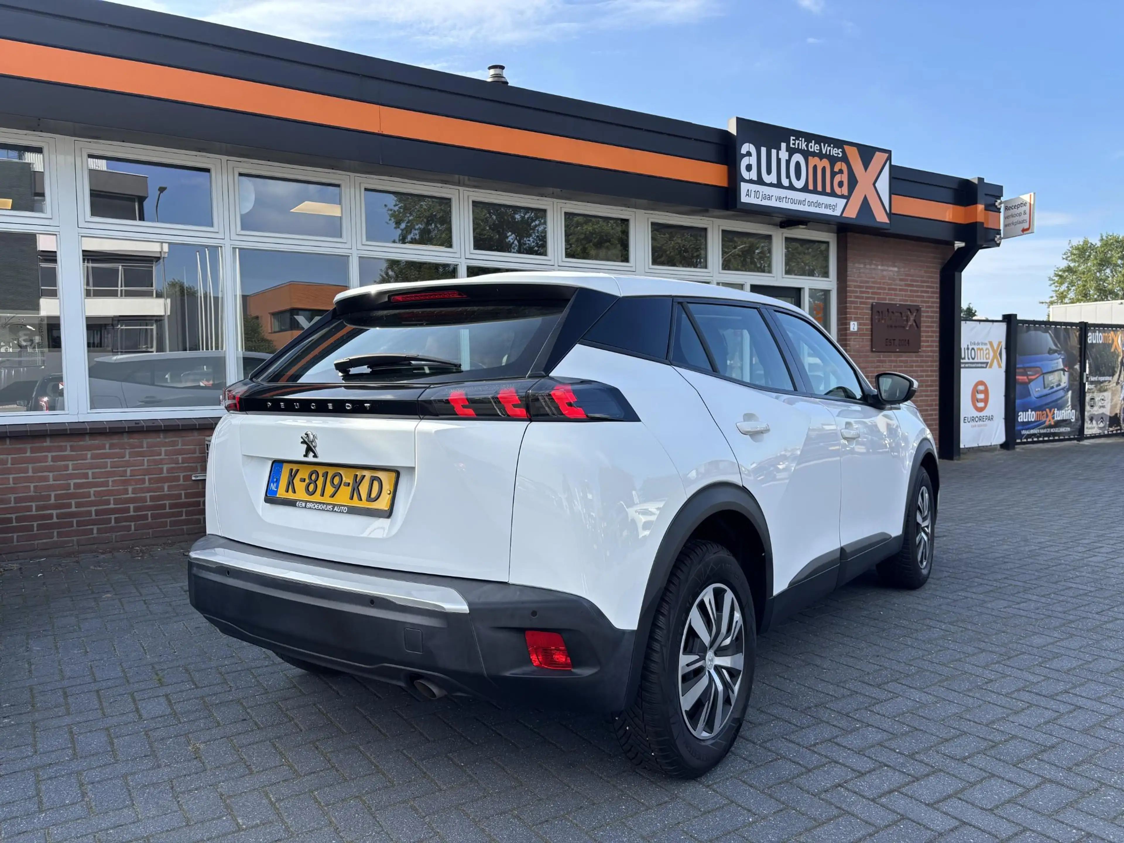 Peugeot 2008 1.2 PureTech Blue Lease Active |Cruise control|Nav — photo 2