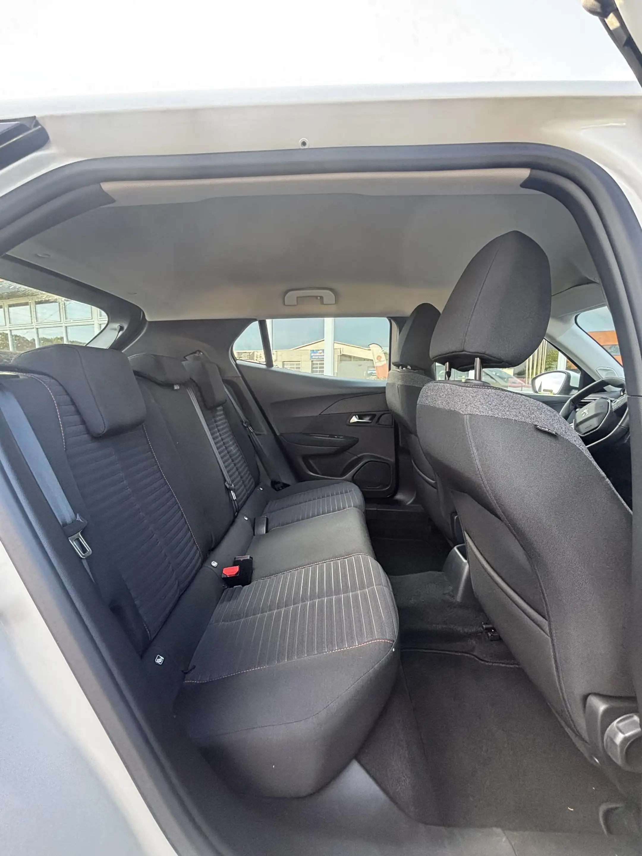 Peugeot 2008 1.2 PureTech Blue Lease Active |Cruise control|Nav — photo 14