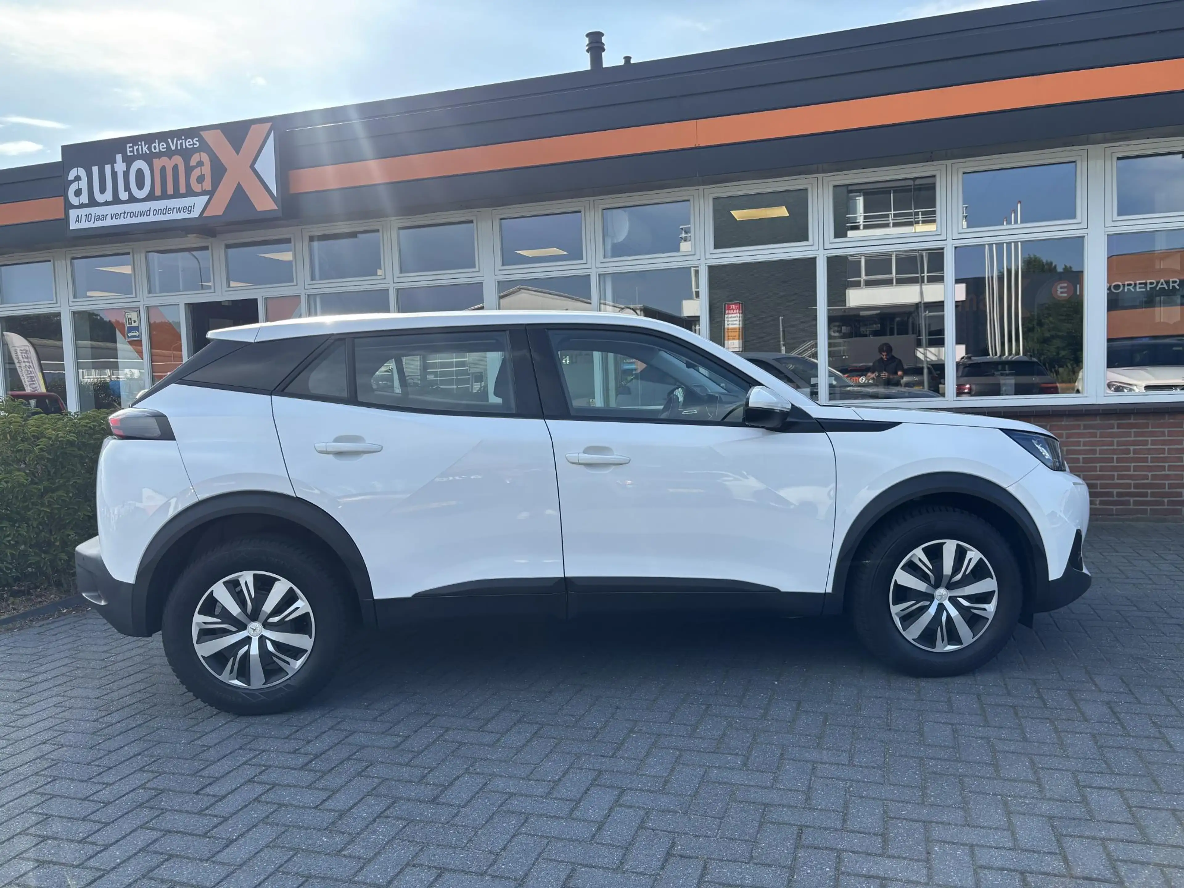 Peugeot 2008 1.2 PureTech Blue Lease Active |Cruise control|Nav — photo 11