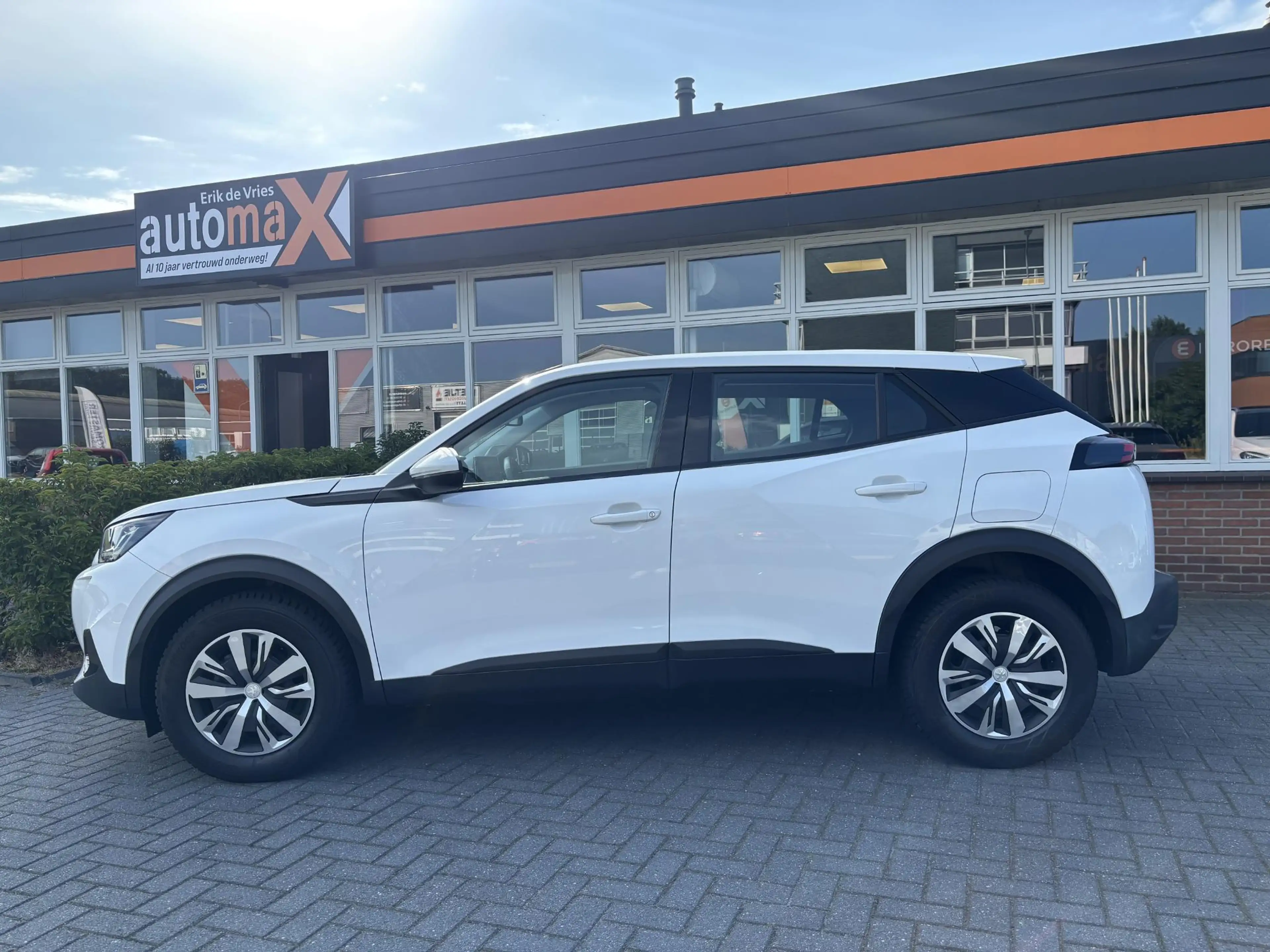 Peugeot 2008 1.2 PureTech Blue Lease Active |Cruise control|Nav — photo 12