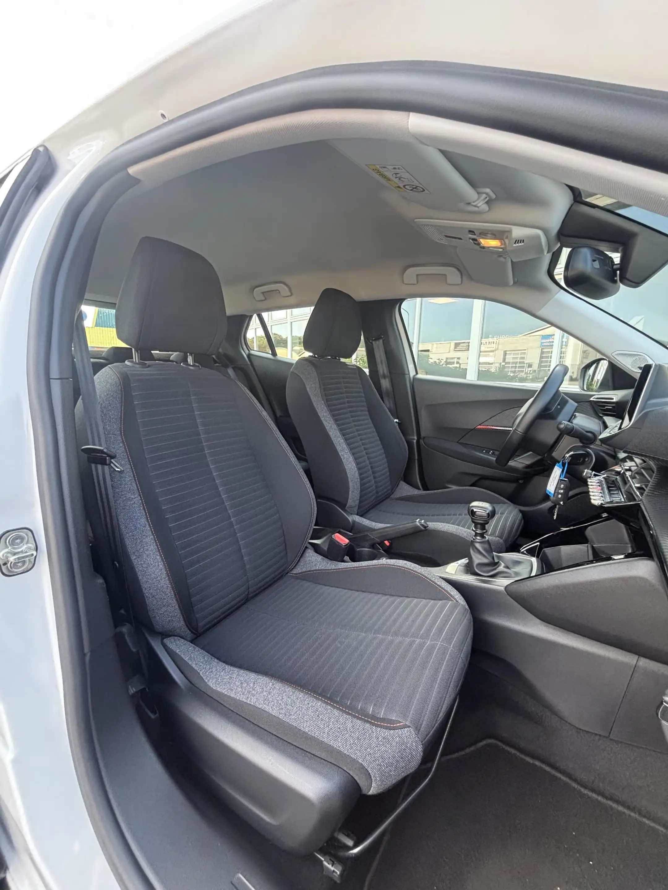 Peugeot 2008 1.2 PureTech Blue Lease Active |Cruise control|Nav — photo 13