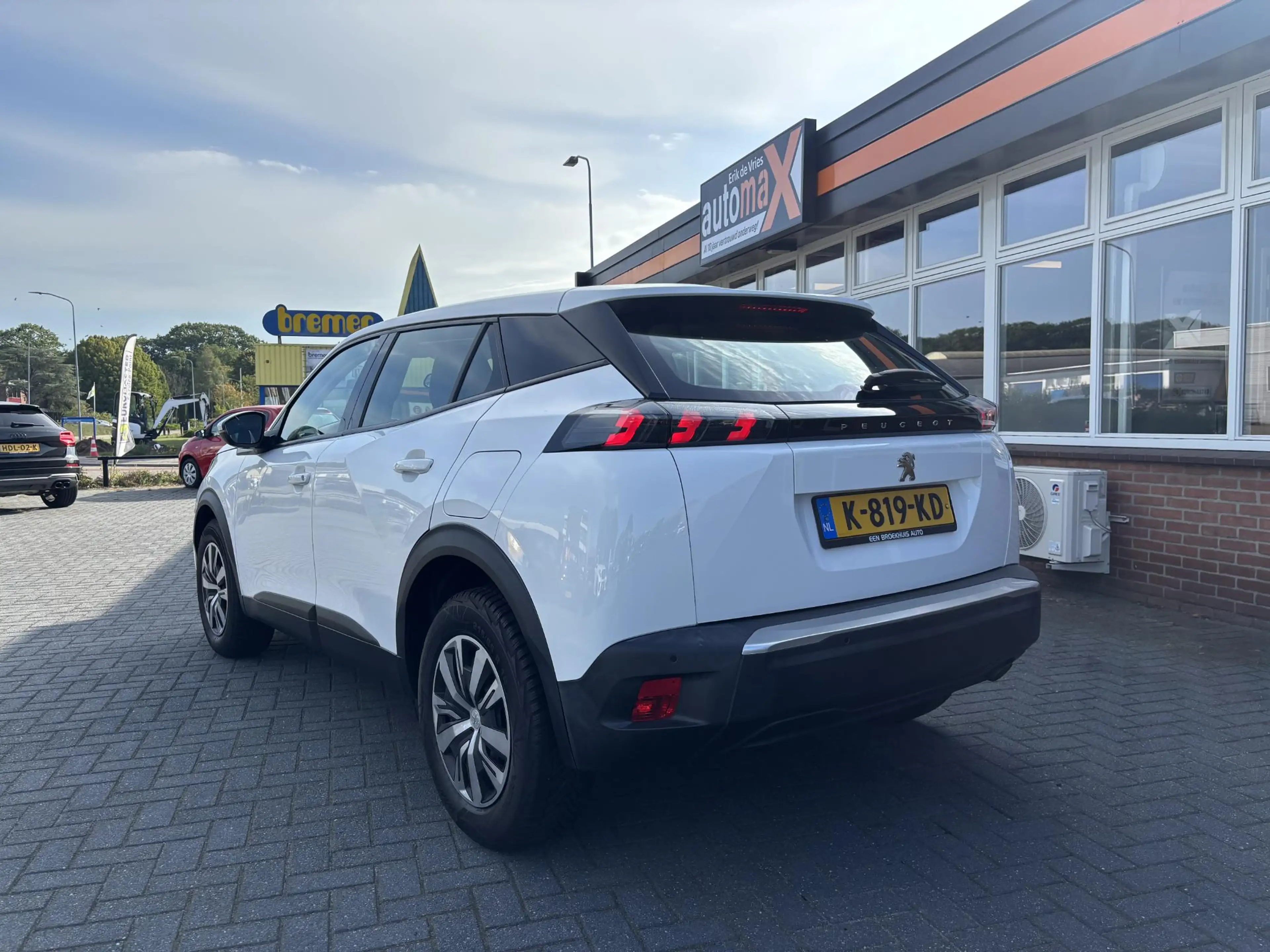Peugeot 2008 1.2 PureTech Blue Lease Active |Cruise control|Nav — photo 15