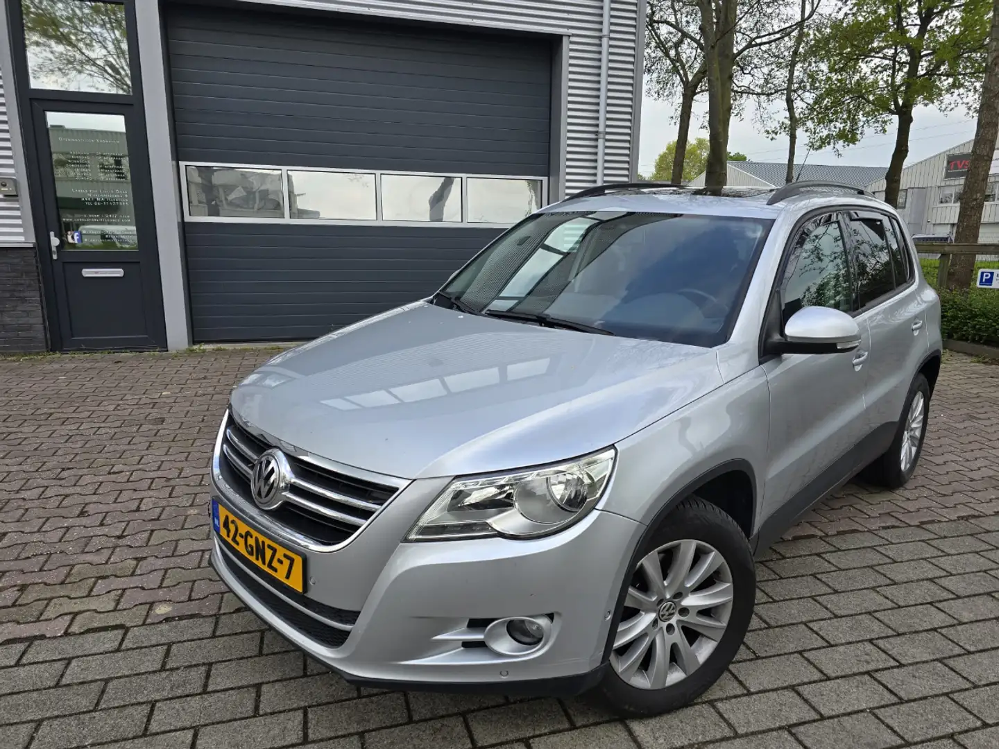 Volkswagen Tiguan 1.4 TSI COMFORT 4 MOTION PANO DAK Grijs - 1