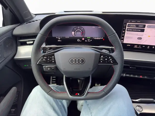 Audi Q3 view 10