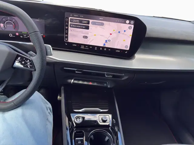 Audi Q3 view 12