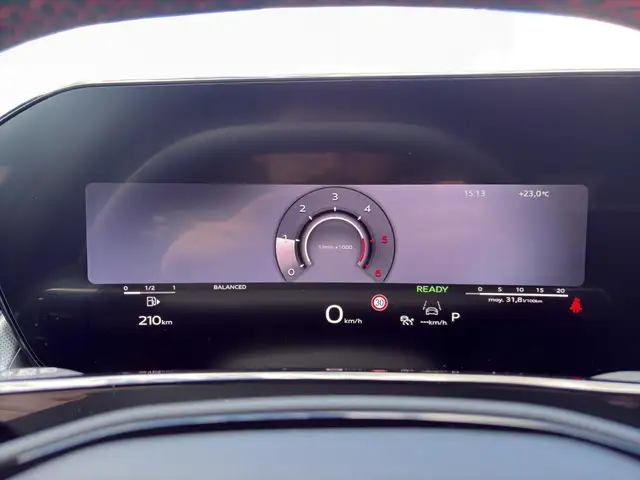 Audi Q3 view 11