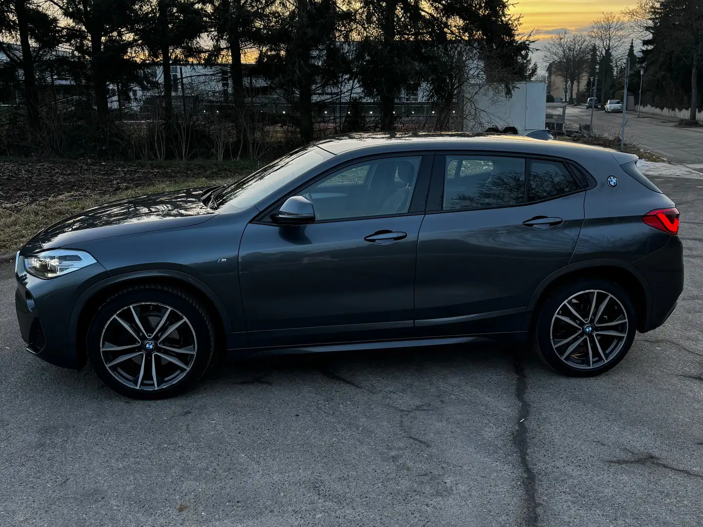 BMW X2 X2 sDrive18i Aut.Advantage Grau - 2