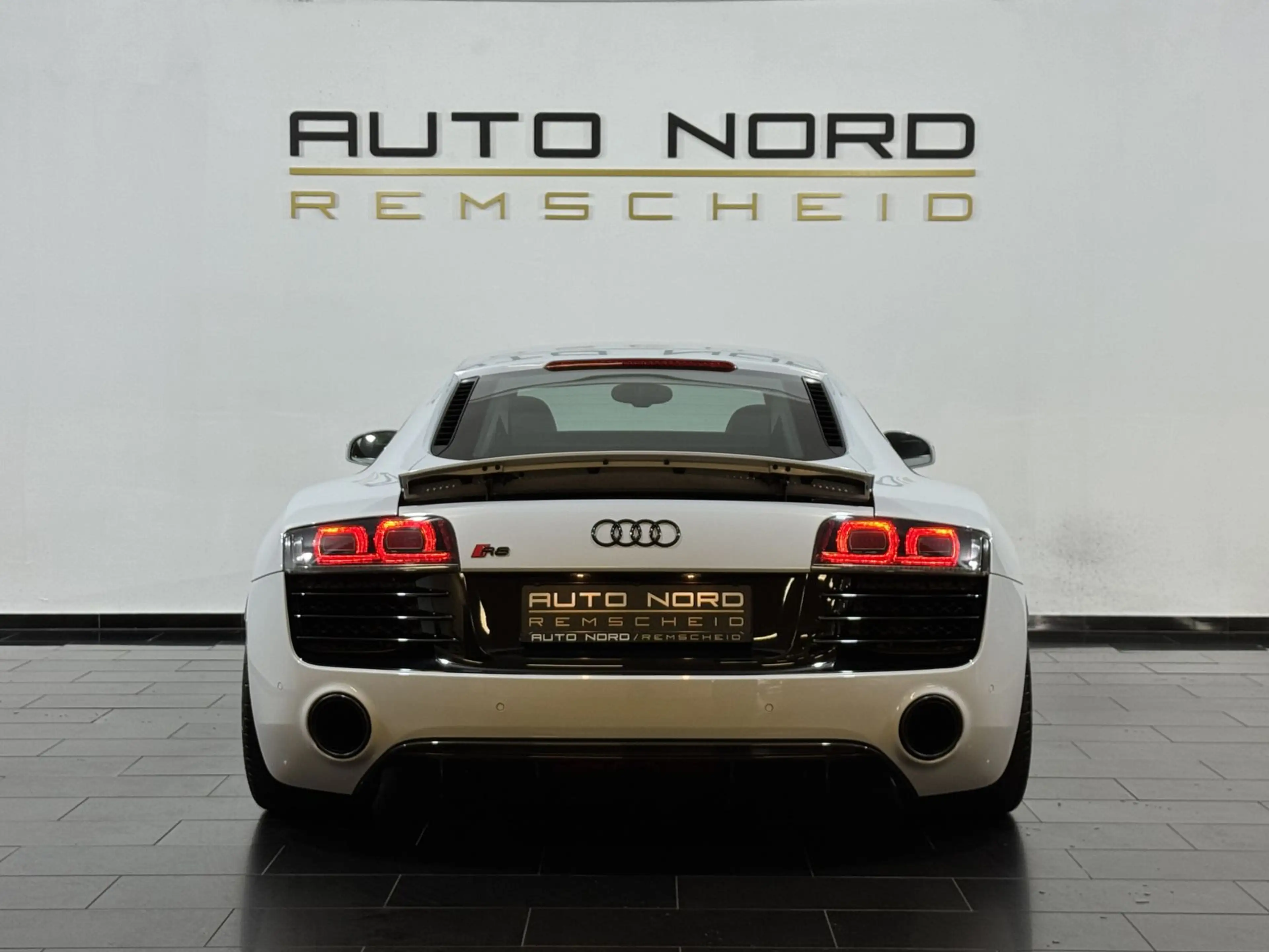 Audi R8 5.2 FSI quattro *B&O*Akrapovic*Carbon*Kamera* — photo 10