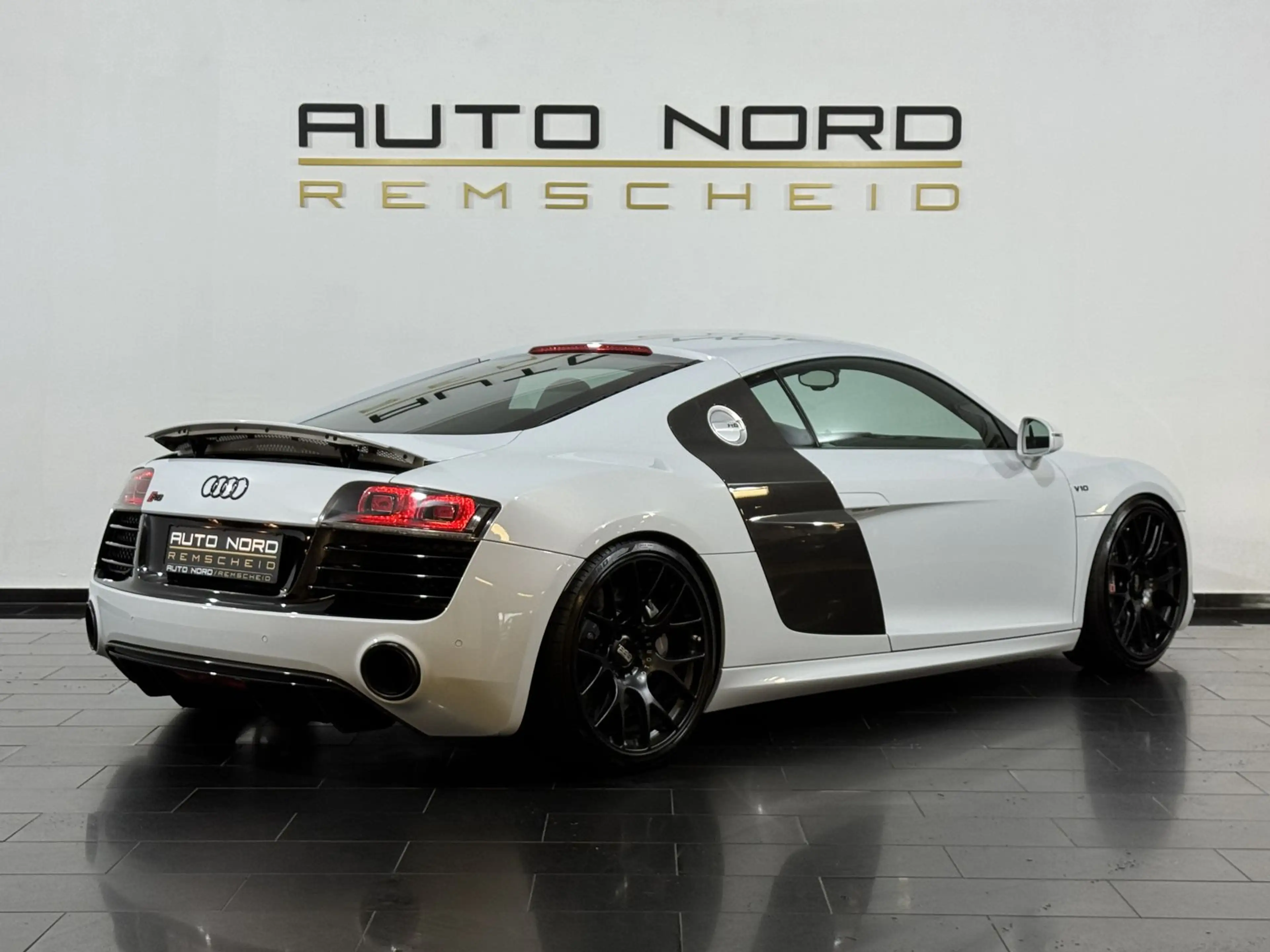 Audi R8 5.2 FSI quattro *B&O*Akrapovic*Carbon*Kamera* — photo 7