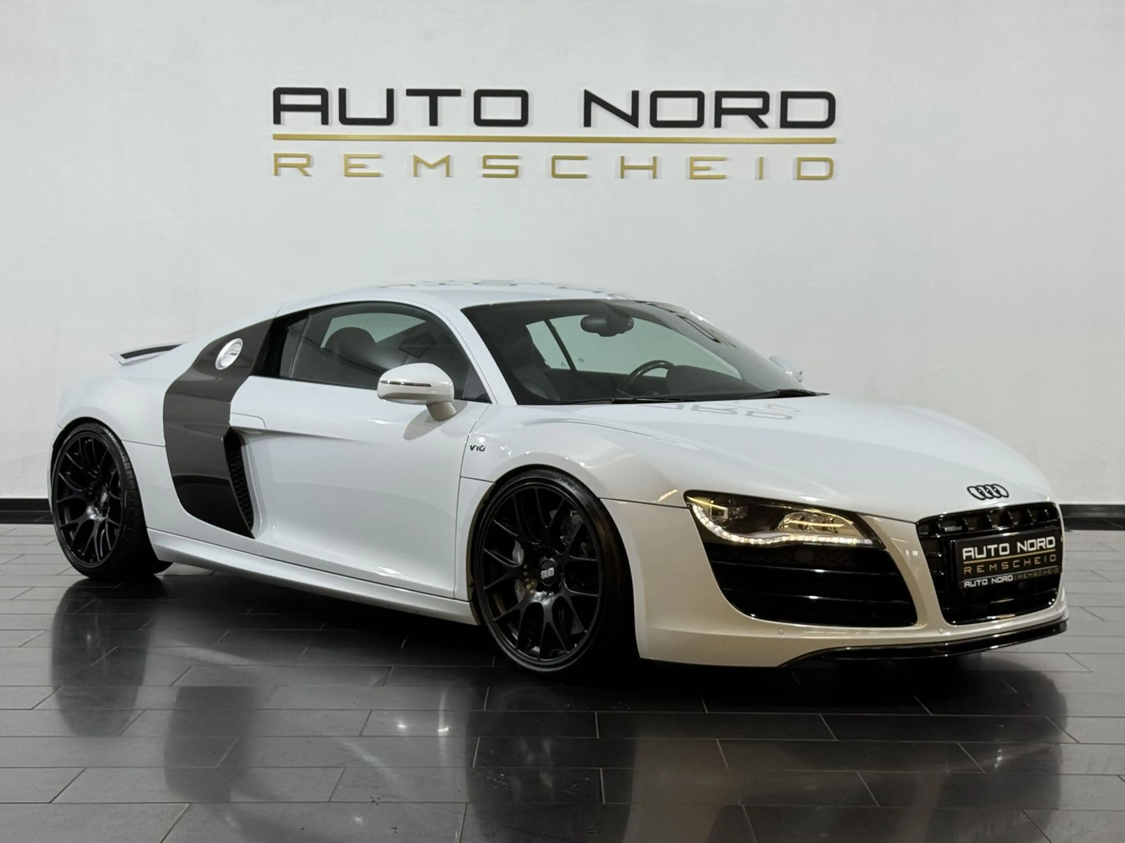 Audi R8 5.2 FSI quattro *B&O*Akrapovic*Carbon*Kamera* — photo 3