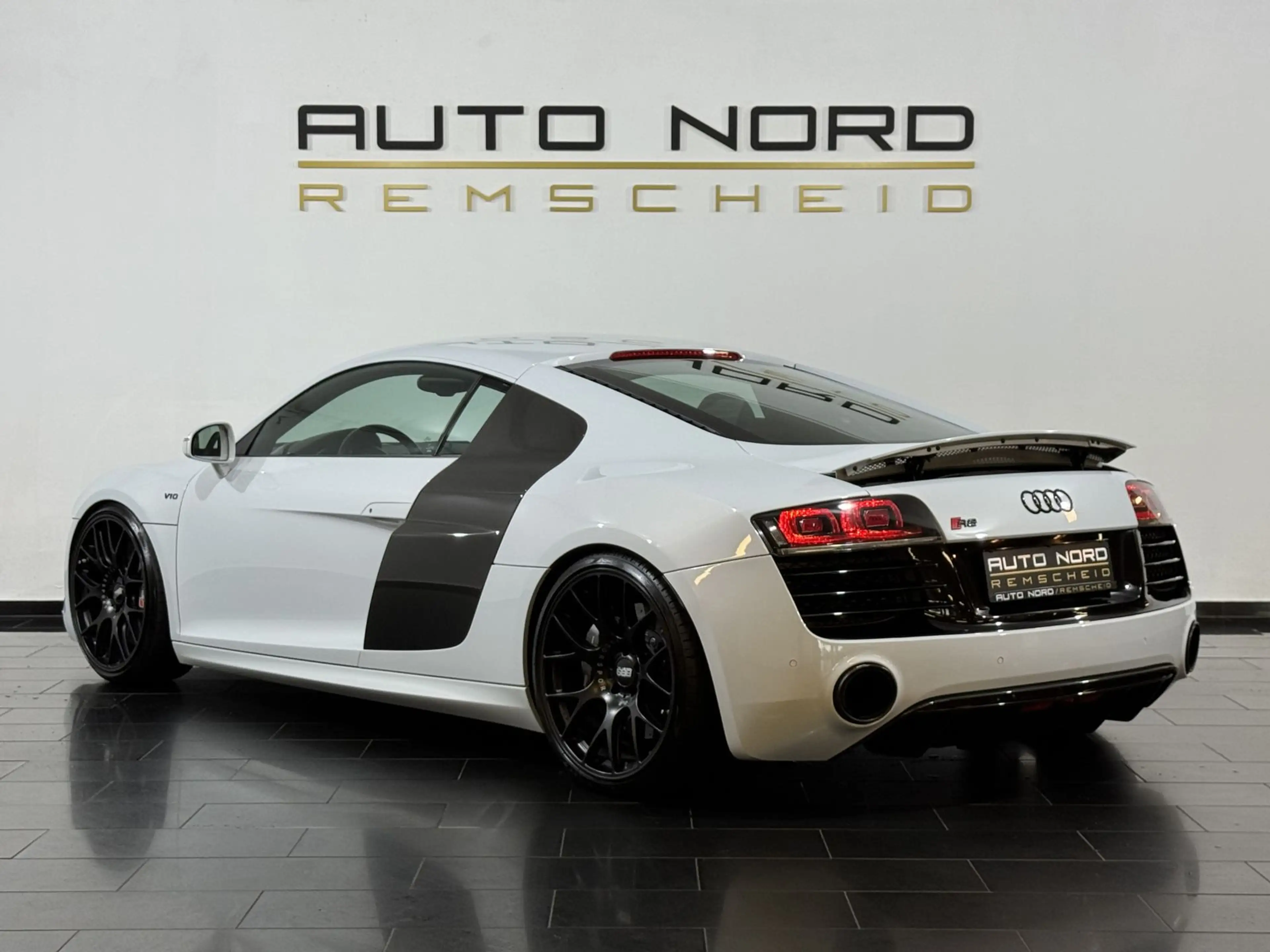 Audi R8 5.2 FSI quattro *B&O*Akrapovic*Carbon*Kamera* — photo 11