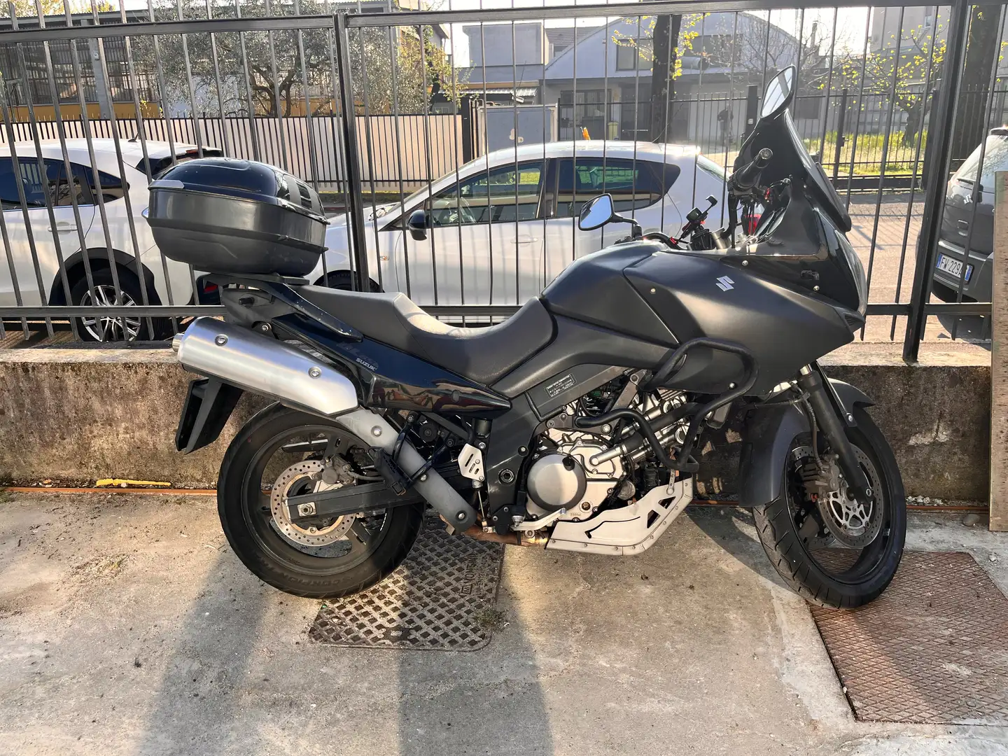 Suzuki V-Strom 650 Negru - 1