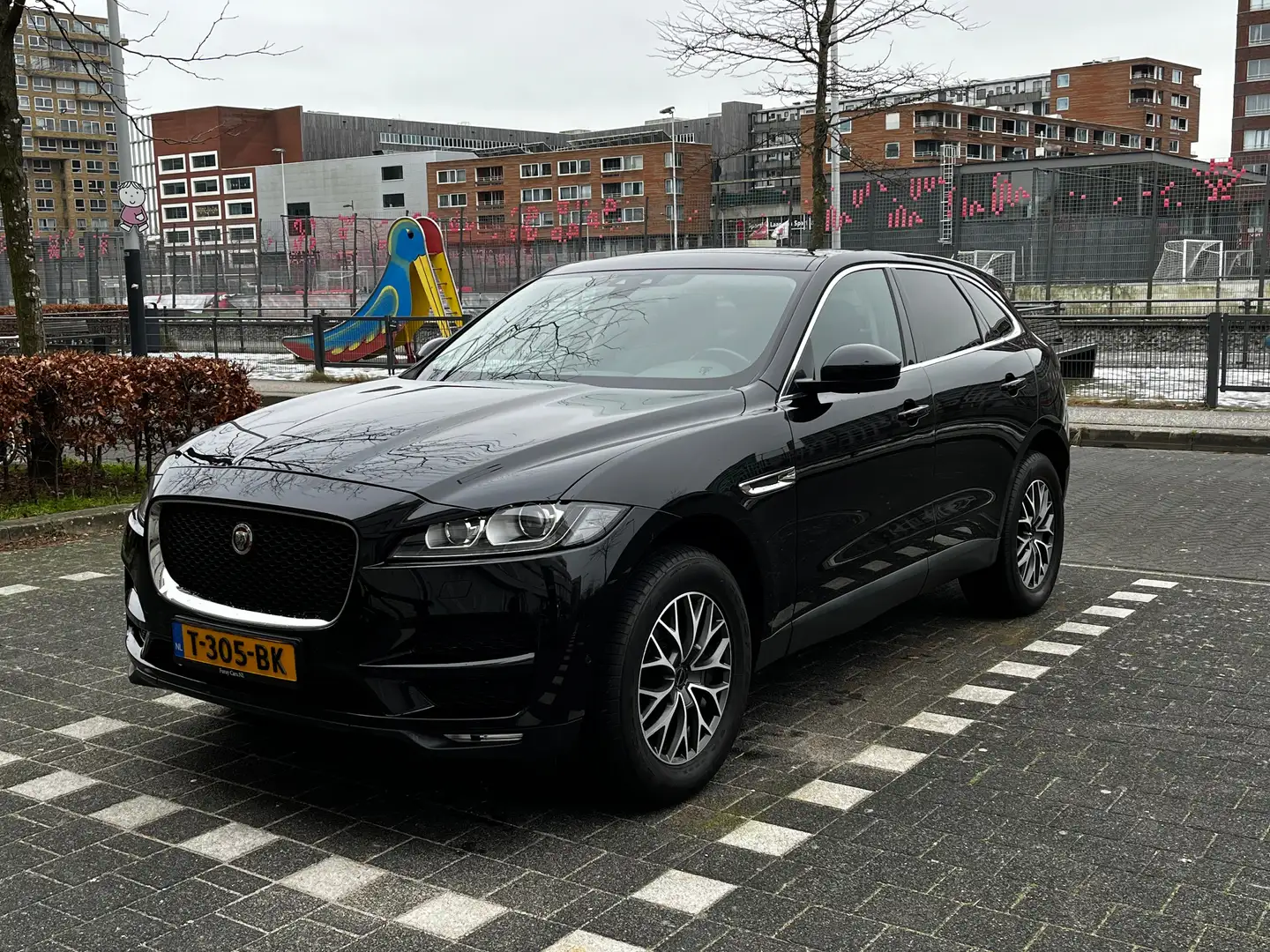 Jaguar F-Pace 2.0 Portf. AWD 25t Black - 1