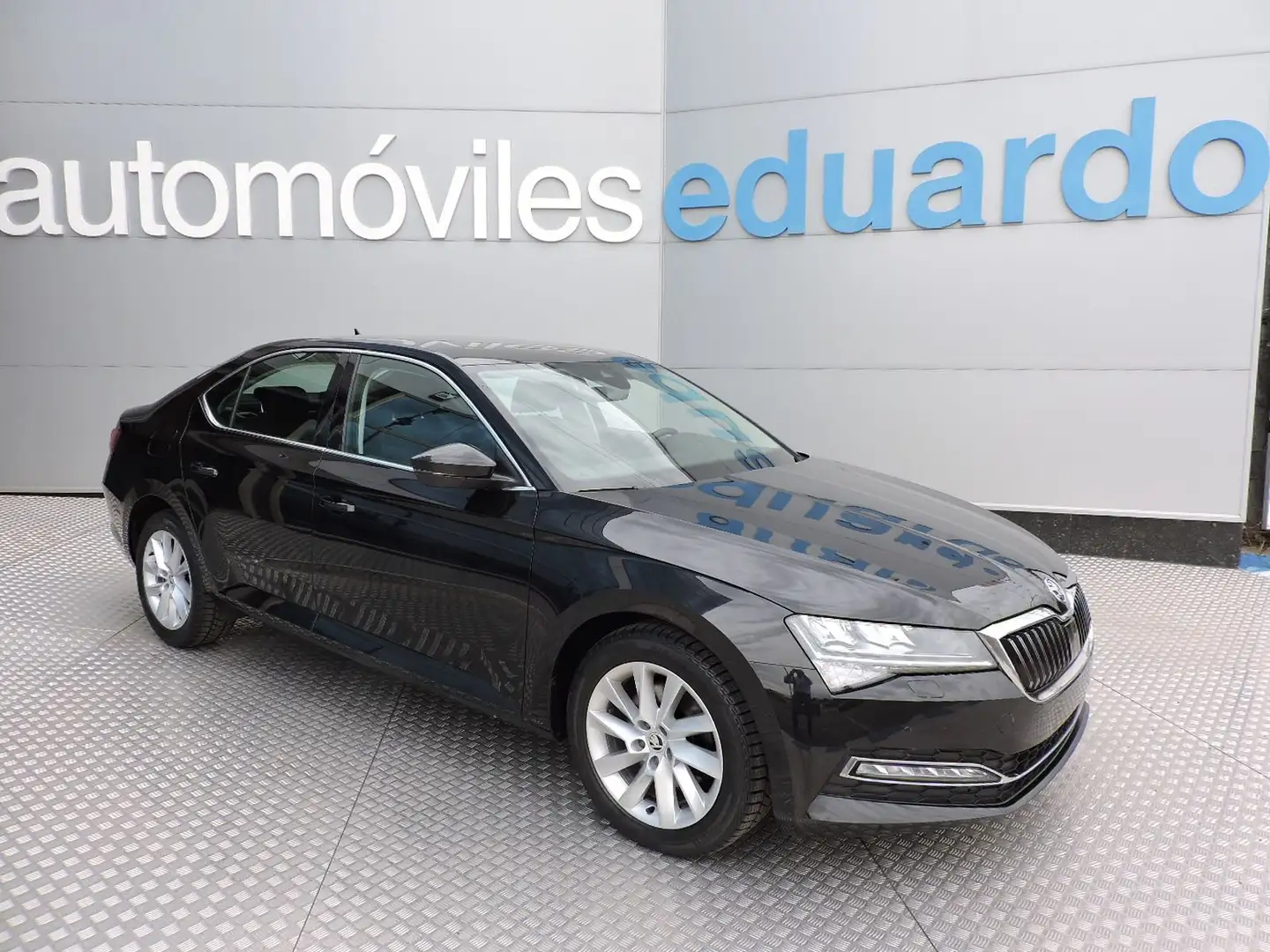 Skoda Superb 2.0TDI AdBlue Ambition DSG 110kW Negro - 1