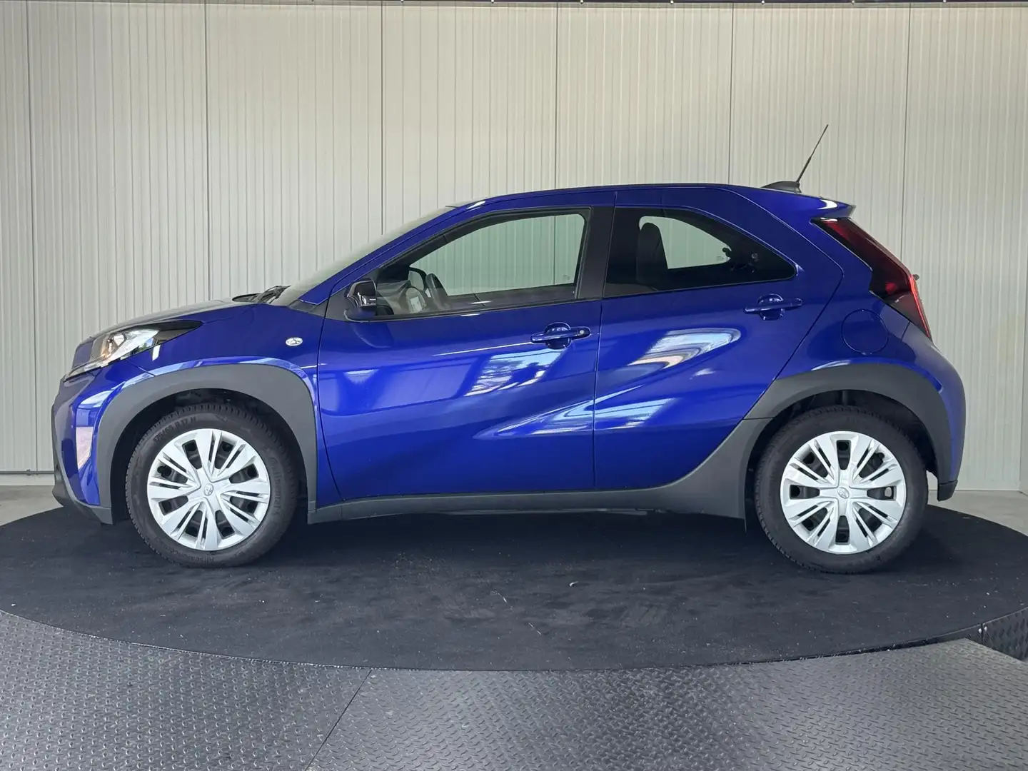 Toyota Aygo X 1.0 VVT-i MT Play All Season banden Apple Carplay Blauw - 2