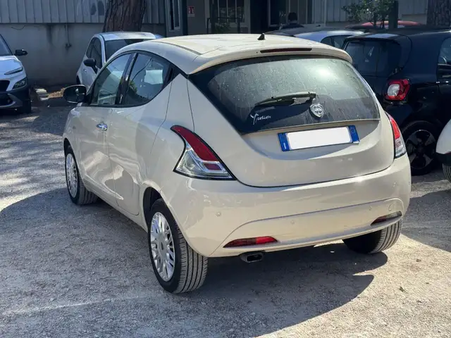 Lancia Ypsilon view 3