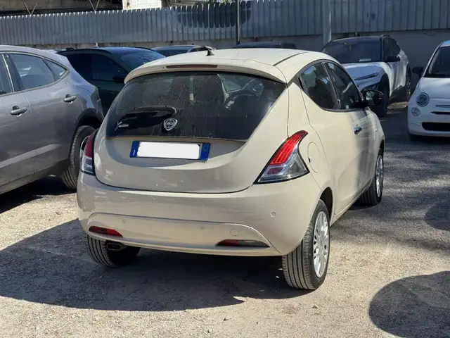 Lancia Ypsilon view 4