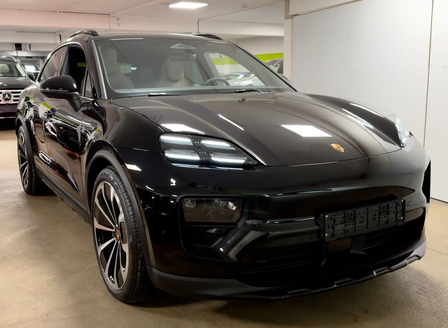 Porsche Macan MACAN 4 DESIGNPACK 22ZOLL TRÜFFEL INT PANO FULL! Schwarz - 1