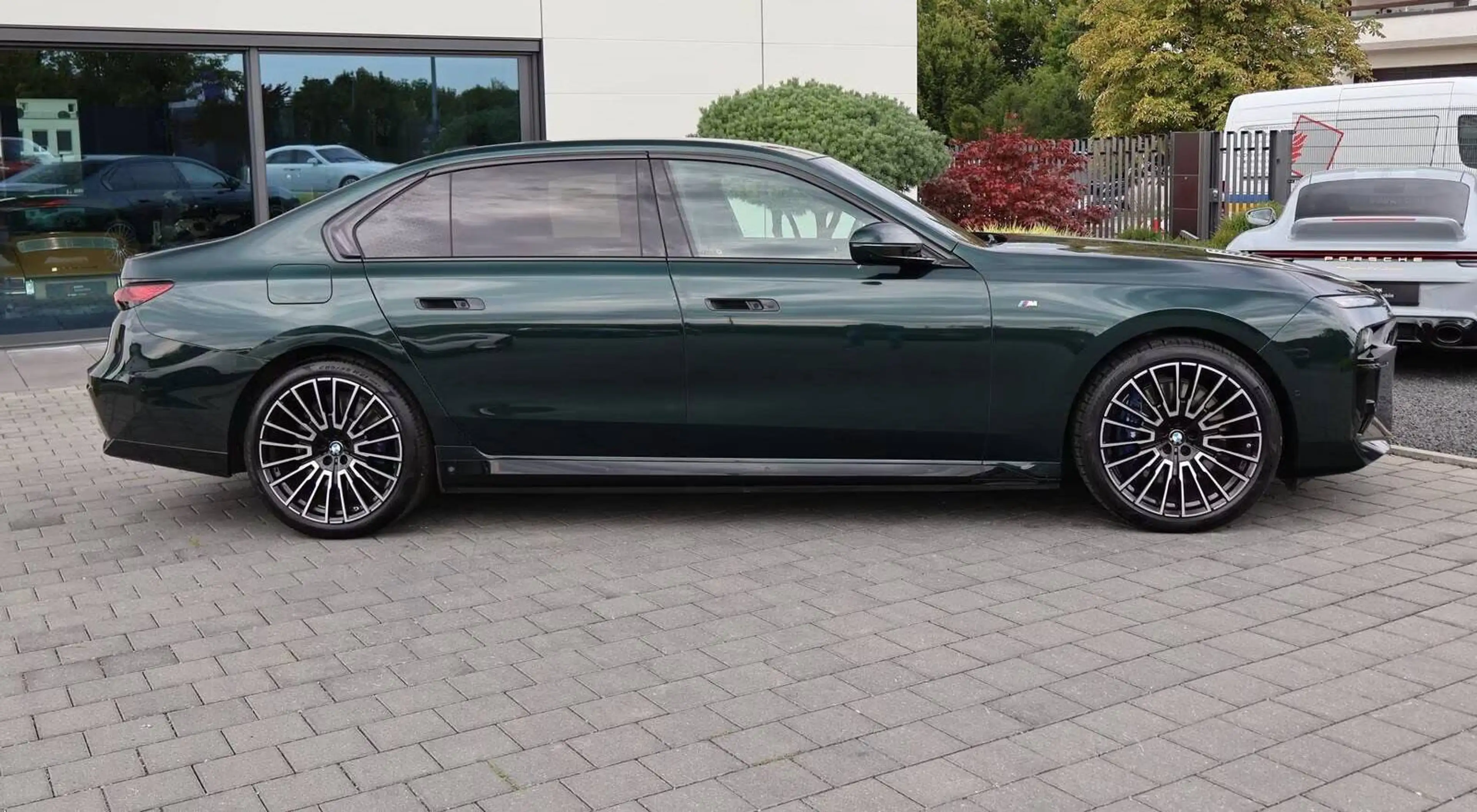 BMW 750 750 e xDrive M Sport Oxfordgrün — photo 5