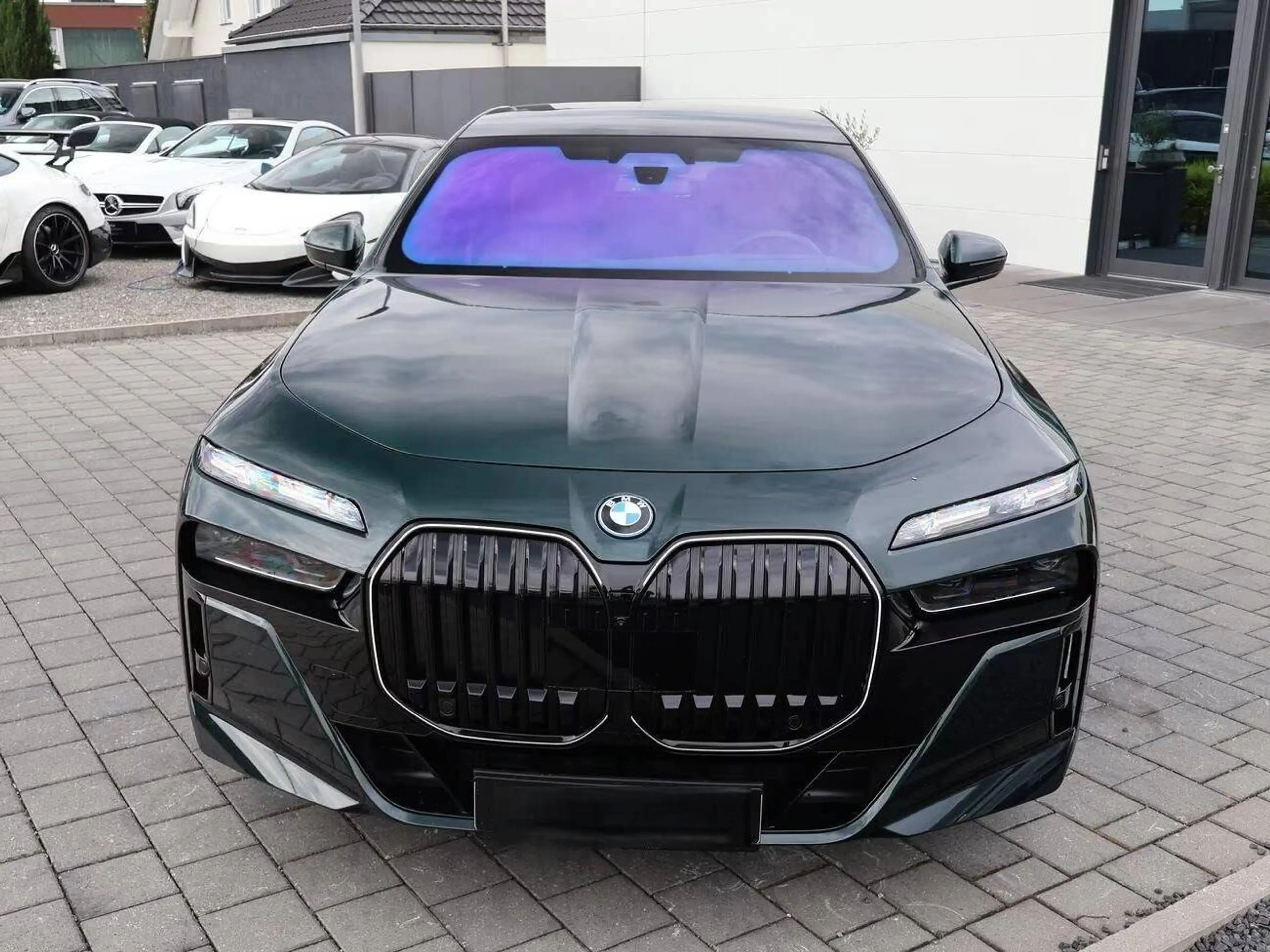 BMW 750 750 e xDrive M Sport Oxfordgrün
