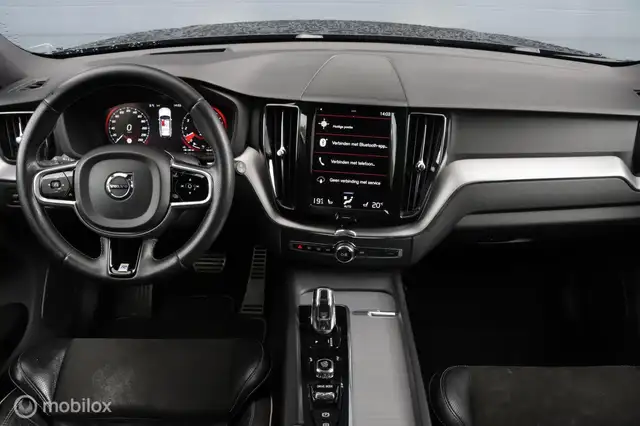 Volvo XC60 view 3