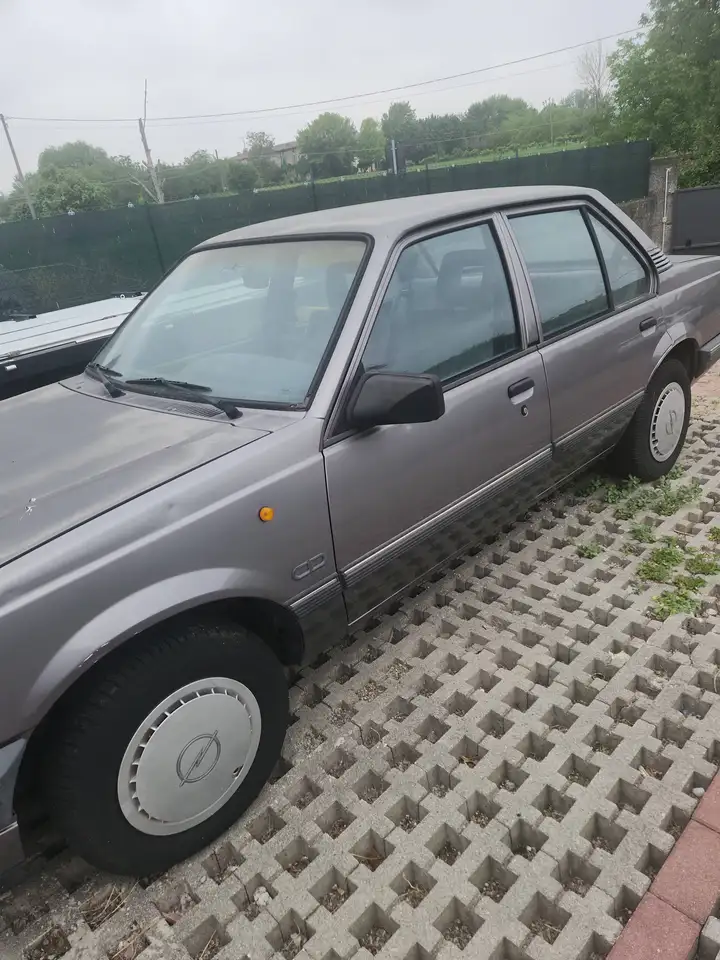 Opel Ascona 4p 1.6 CD, foto 3