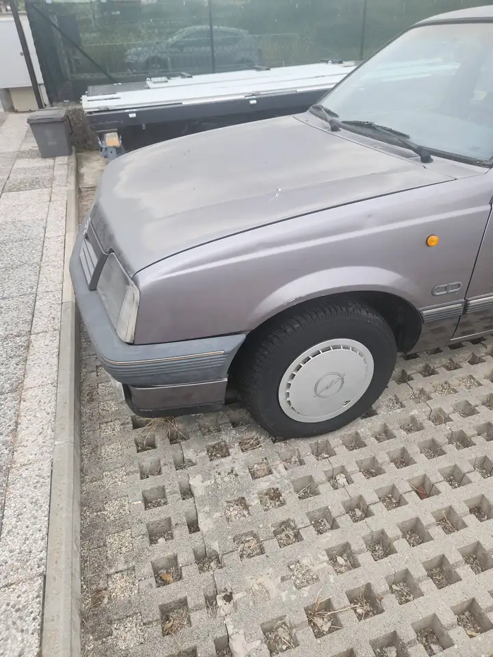 Opel Ascona 4p 1.6 CD, foto 5