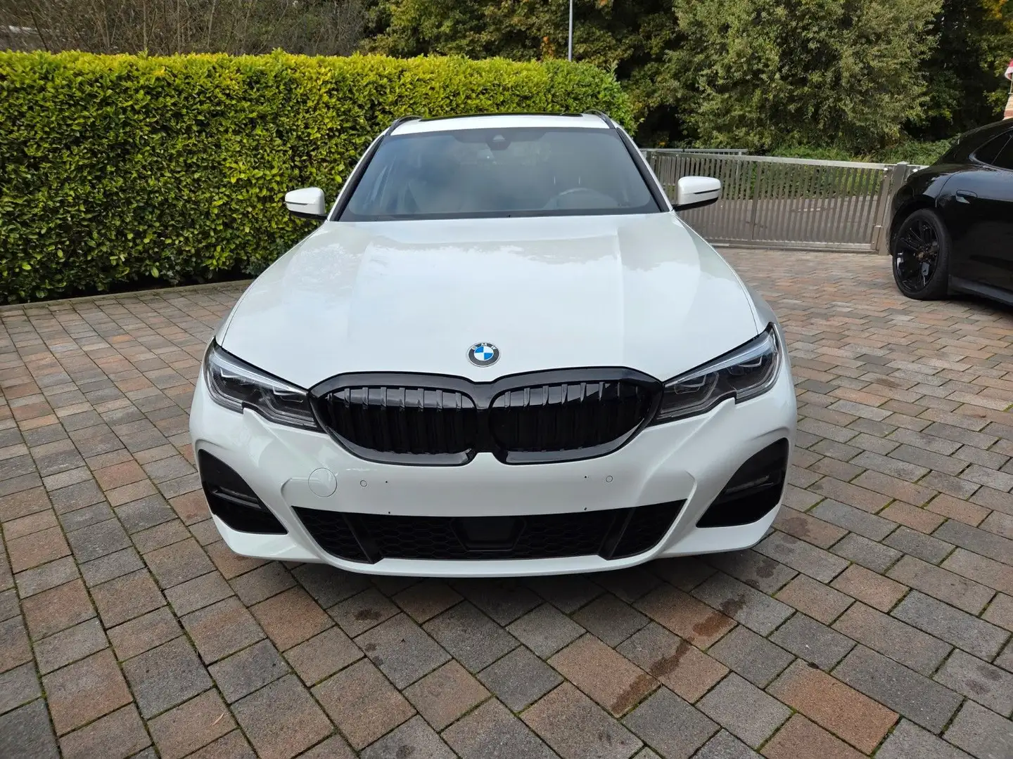 BMW 320 i M Sport Pano LivePR HUD Hifi Memo Laser 19 Blanc - 2