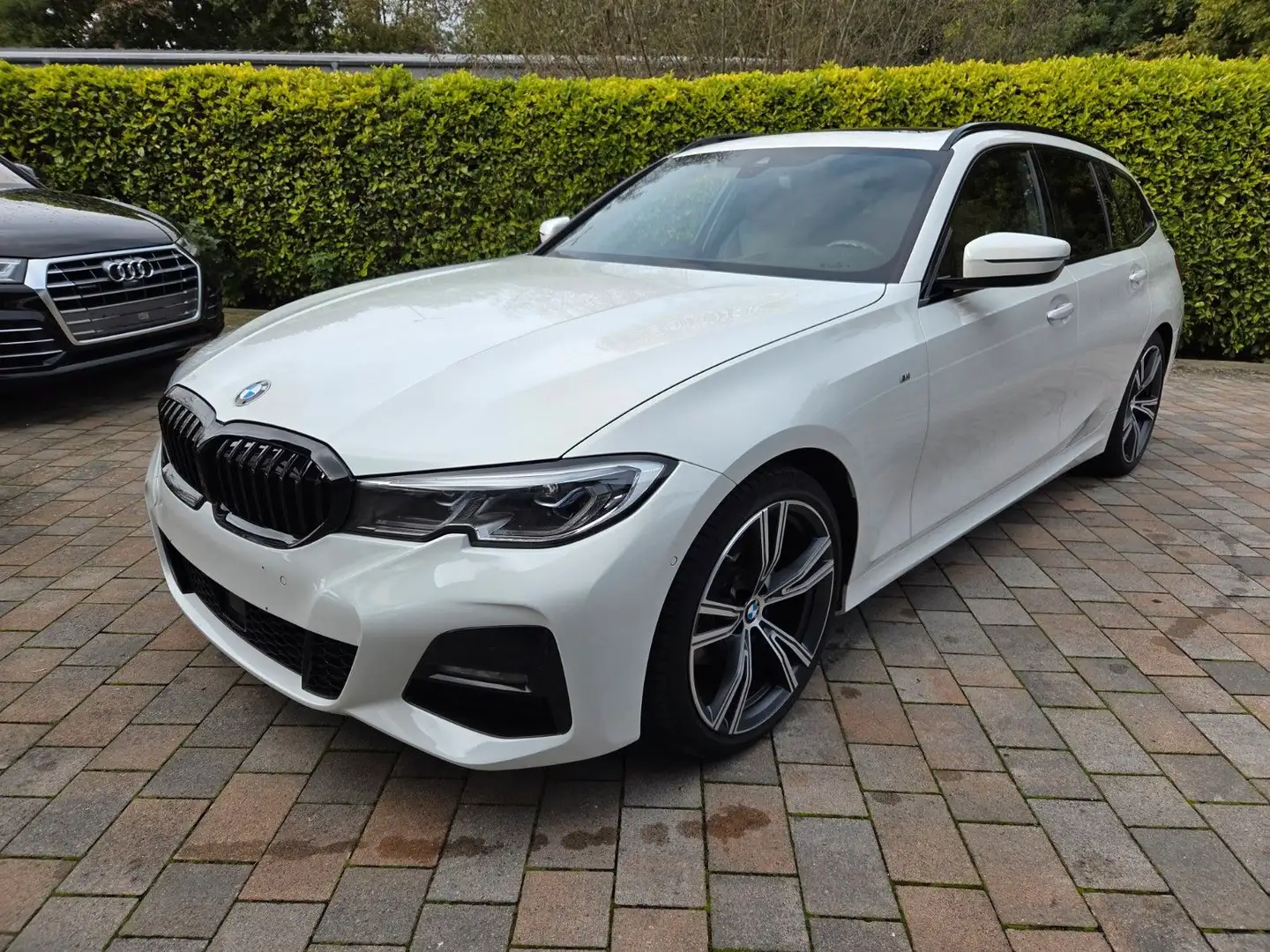 BMW 320 i M Sport Pano LivePR HUD Hifi Memo Laser 19 Blanc - 1