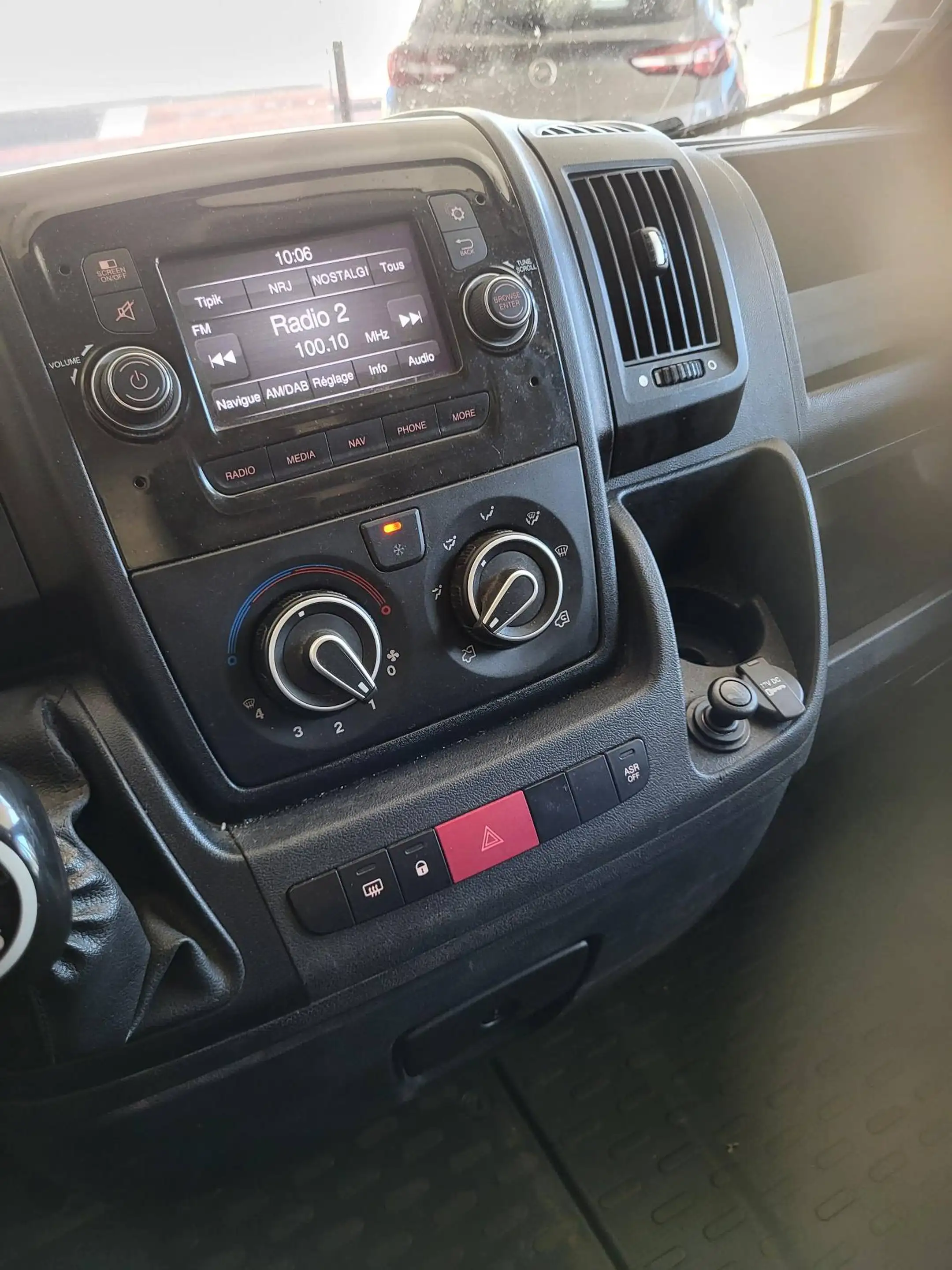 Peugeot Boxer 2.0 BlueHDi L3H2 Pro S/S — photo 2