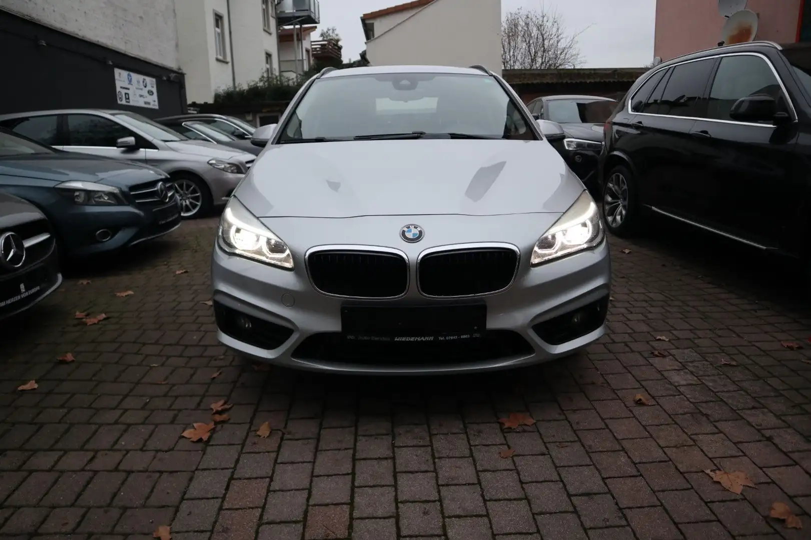 BMW 218 d Active Tourer AHK/Navi/Kamera Silber - 2