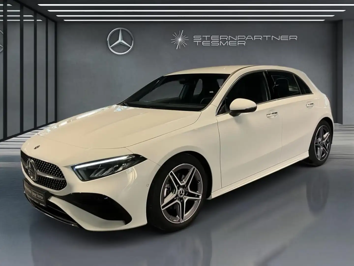 Mercedes-Benz A 200 AMG, Kamera, CarP., LED, Totwi., PDC Weiß - 1