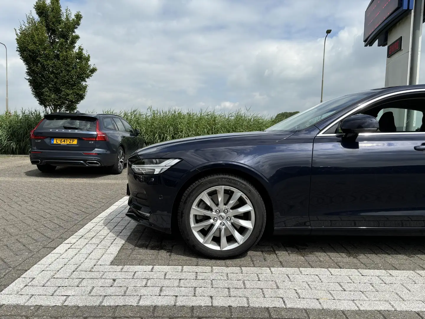 Volvo S90 2.0 T5 Momentum | Leder | Memoryseats | Stoelverwa Blauw - 2
