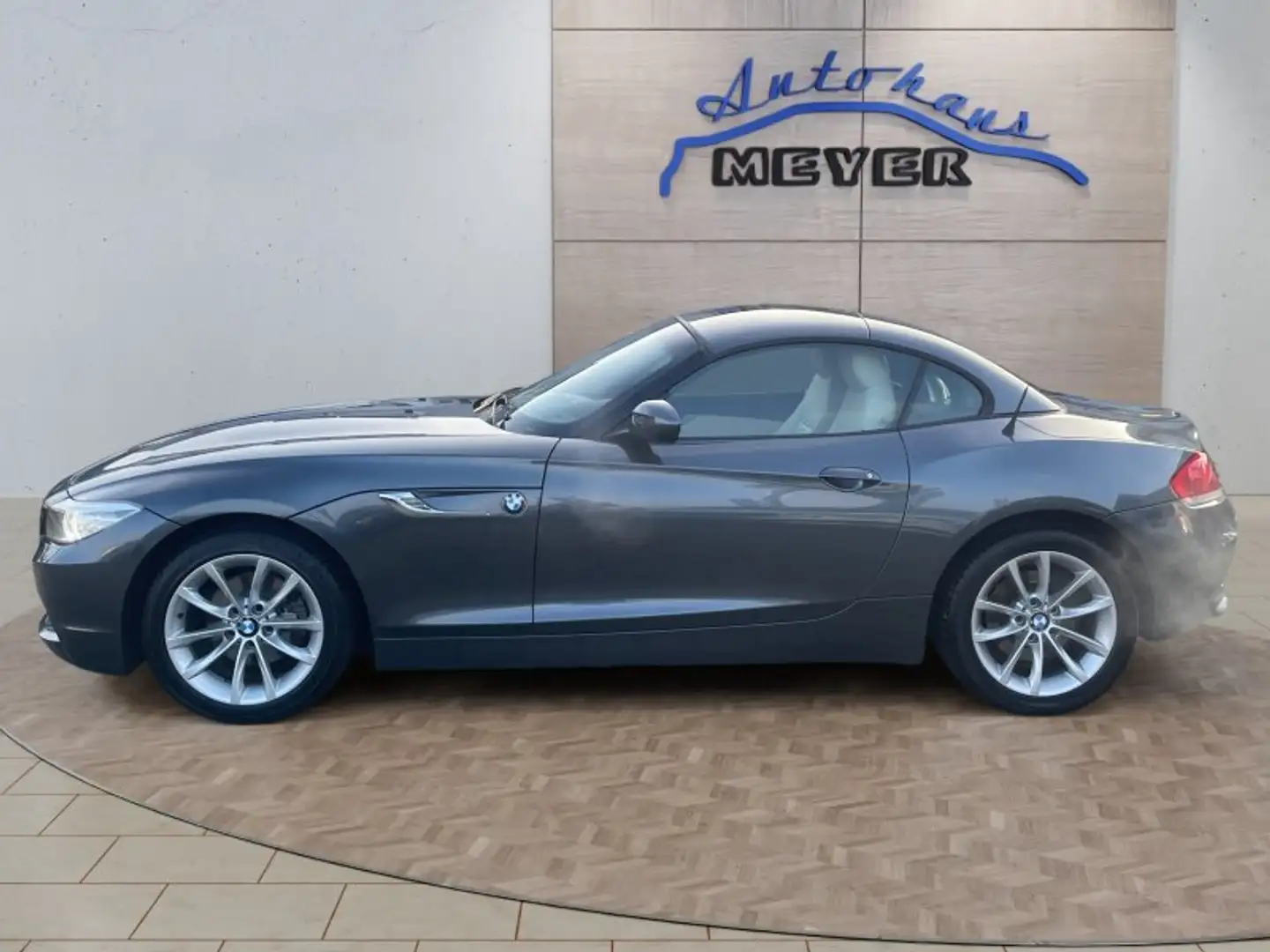 BMW Z4 4 sDrive 18i Bi-Xenon/Winterpaket Grijs - 2