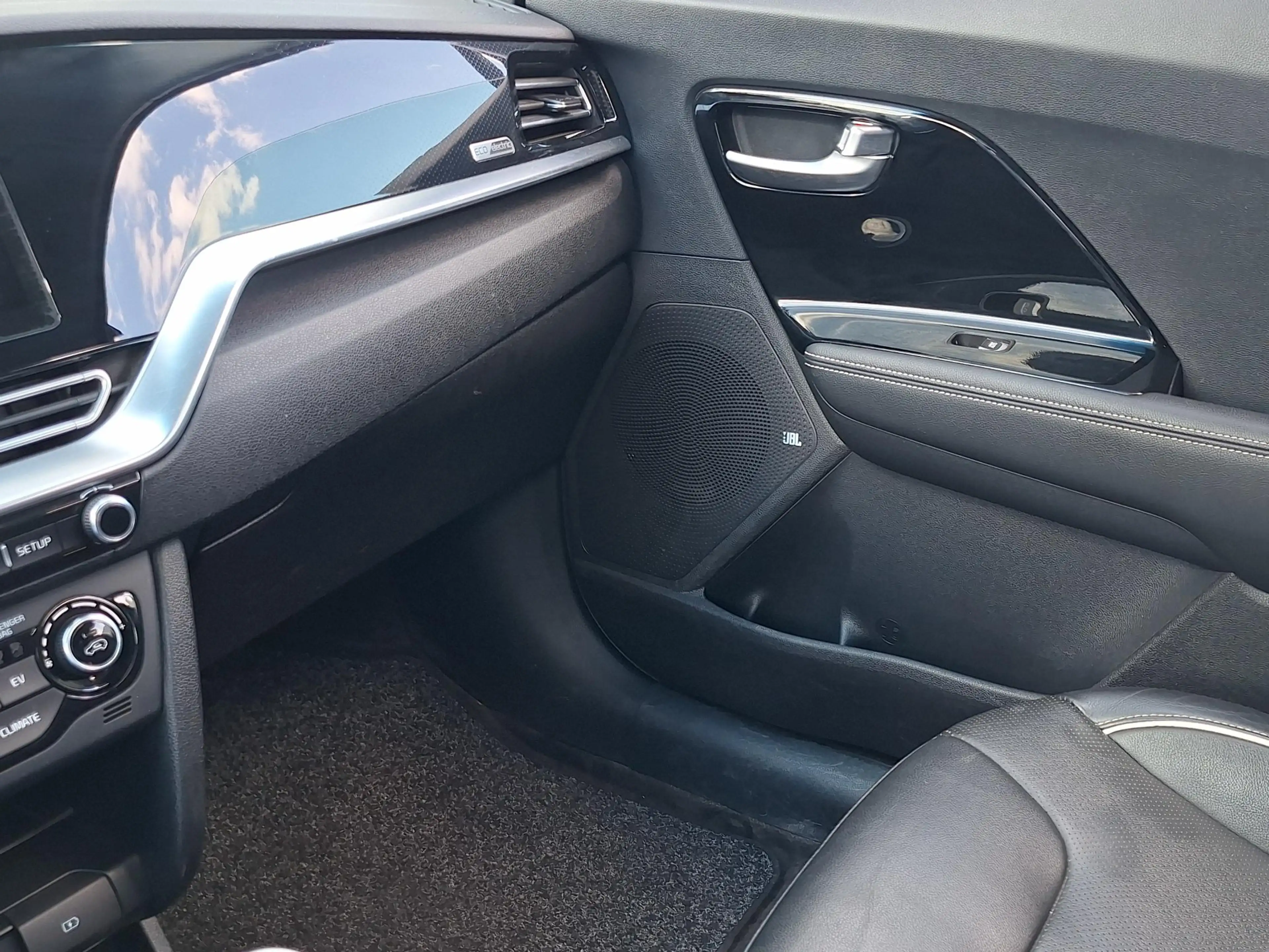 Kia e-Niro ExecutiveLine Sky 64 kWh | SOH: 95.8% | 3 Fase | W — photo 44