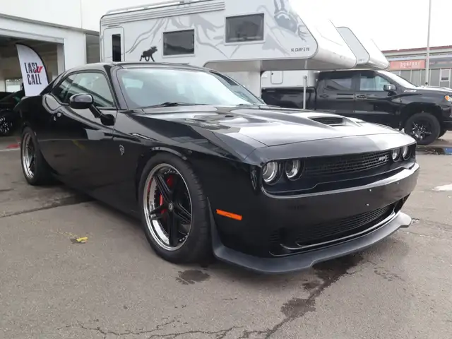 Dodge Challenger SRT Hellcat 6,2ltr - 527kw Schalter Leder Alcantar