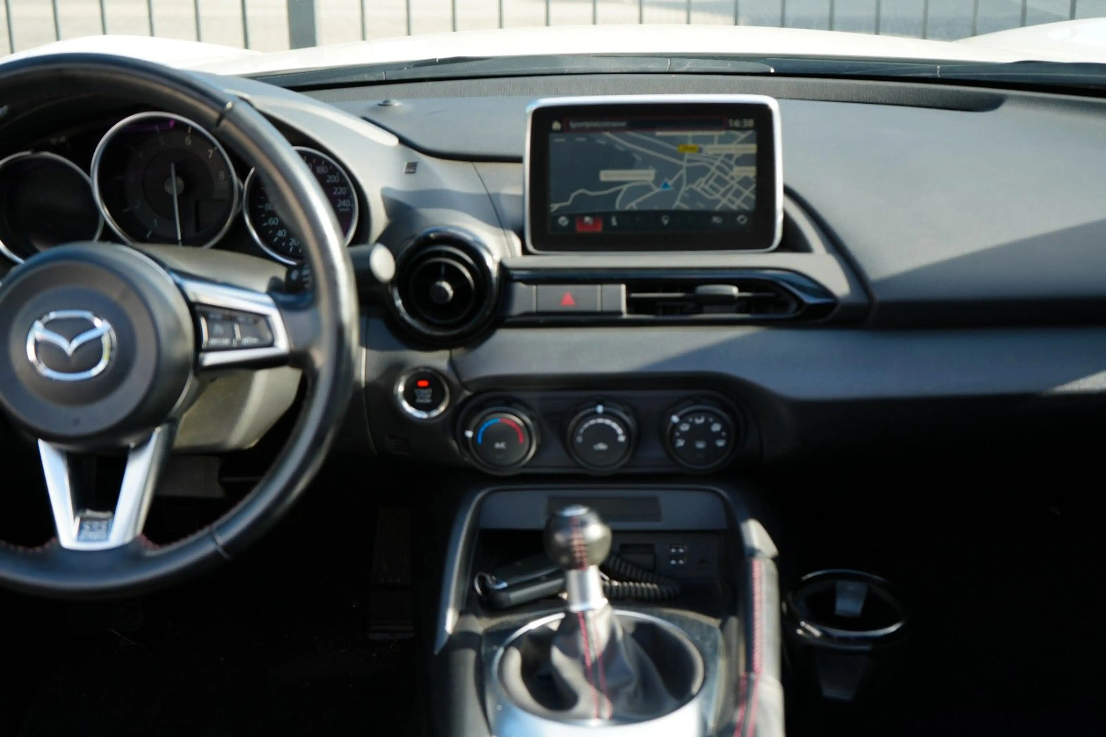 Mazda MX-5 Center-Line/wenig km/Navi/Versiegelt Rostfr — photo 13