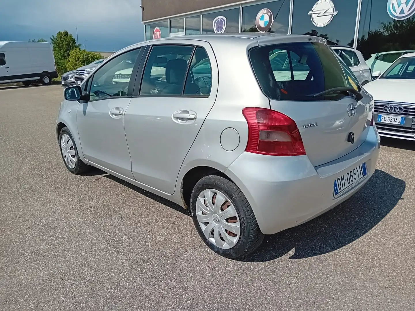 Toyota Yaris II 2005 5p 1.3 Unicopro. Argento - 2
