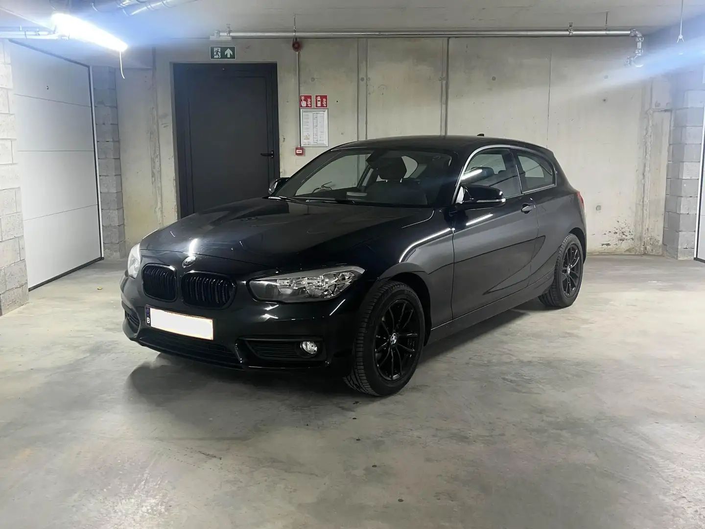 BMW 116 116i *Nieuwstaat*GPS*25500KM*Volledige-Historiek* Zwart - 1