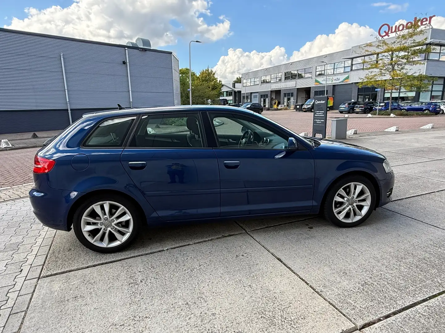 Audi A3 Sportback 1.4 TFSI Ambition Pro Line Business AUTO Blauw - 2