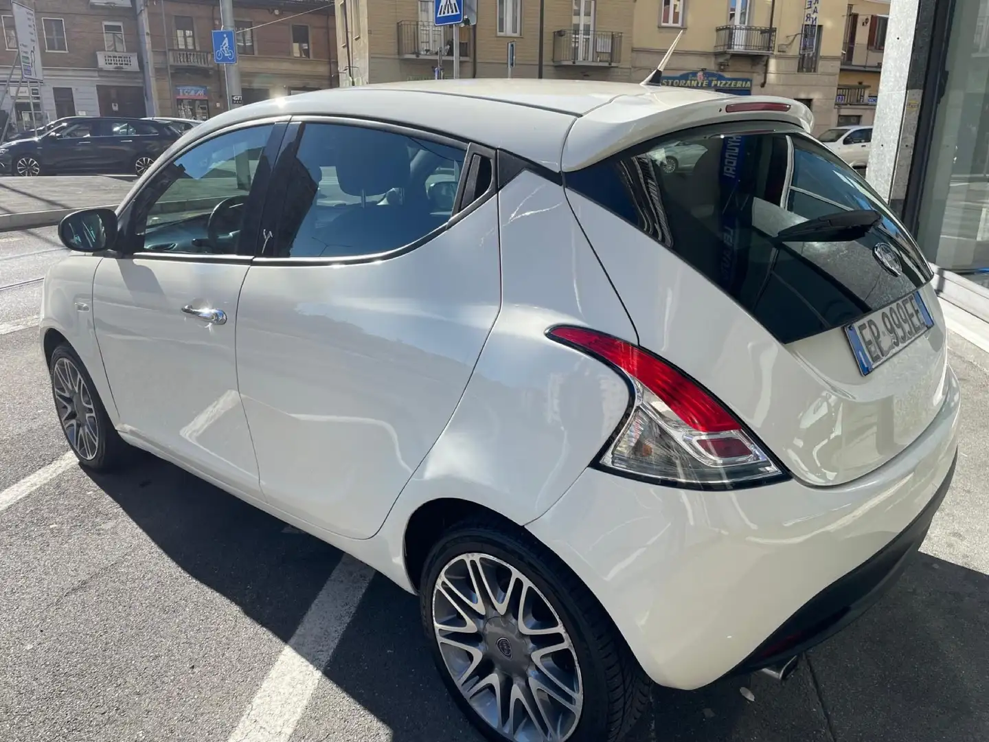 Lancia Ypsilon Ypsilon 1.2 8v Gold ecochic Gpl 69cv Wit - 2