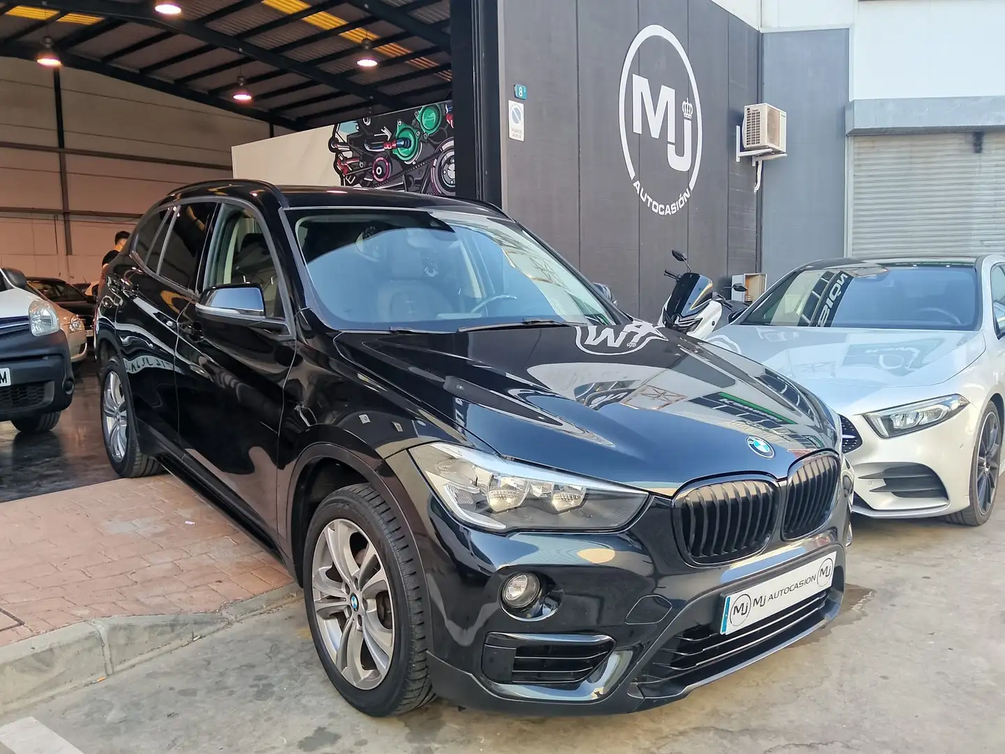 BMW X1 sDrive 16d Noir - 1