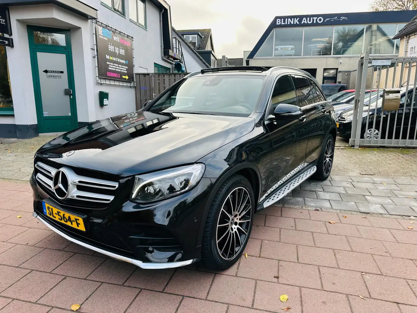 Mercedes-Benz GLC 250 4MATIC Premium AMG Pakket Panormadak Garantie Schwarz - 1
